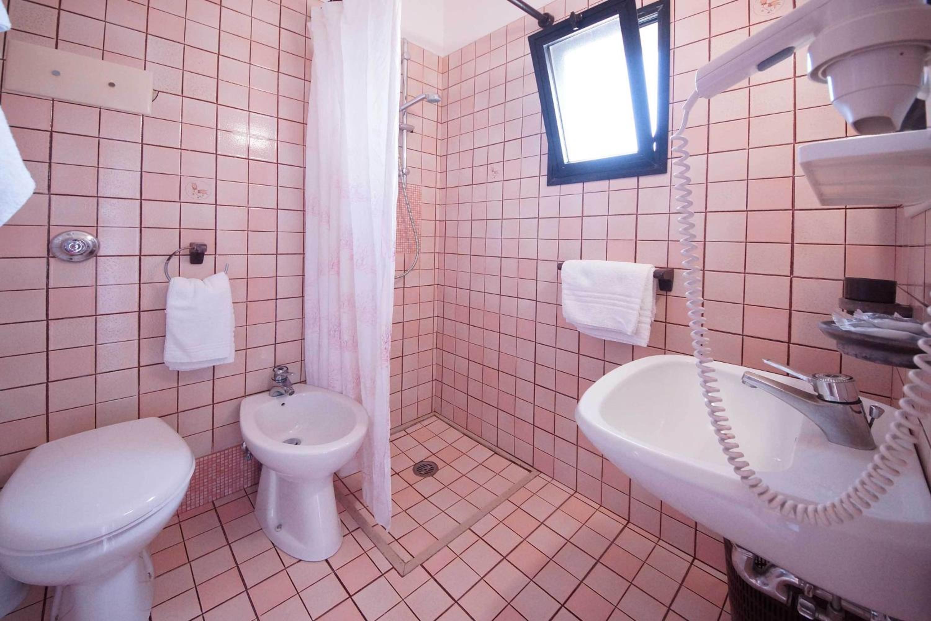 Classic Double / Twin Room with Balcony photo 2