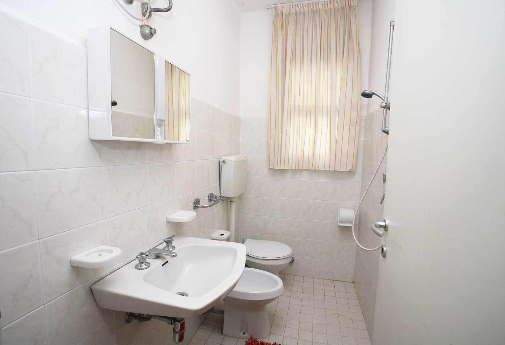 One-Bedroom Apartment with Balcony (5 Adults) - Photo 9