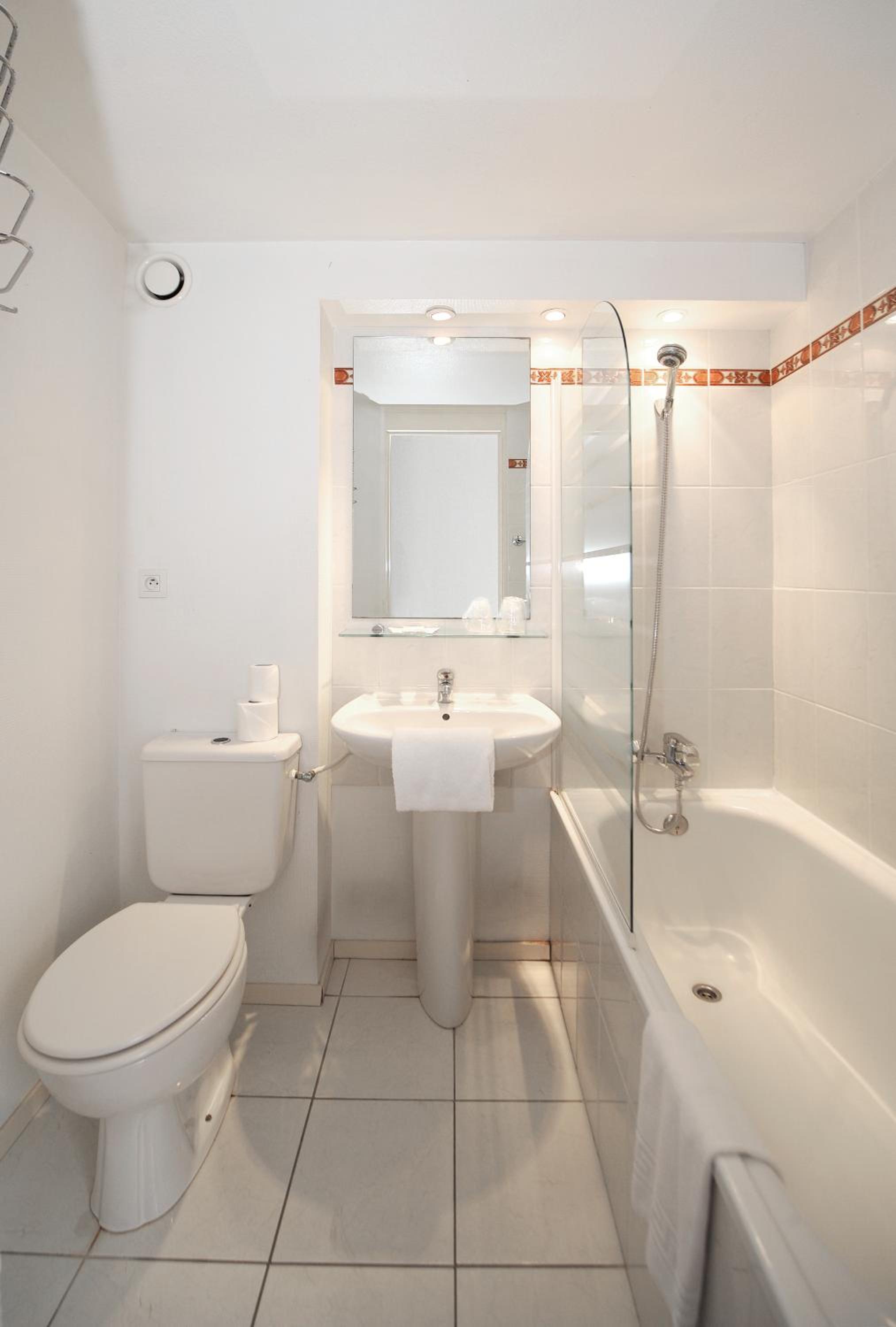 Standard Twin Room - Photo 5