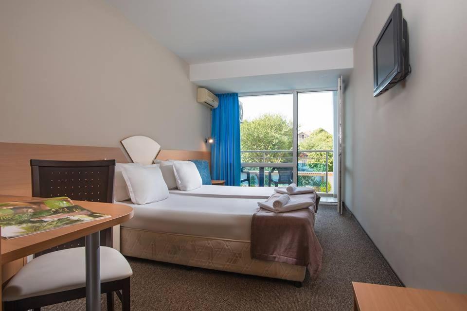 Double Room with Sea View - Photo 1