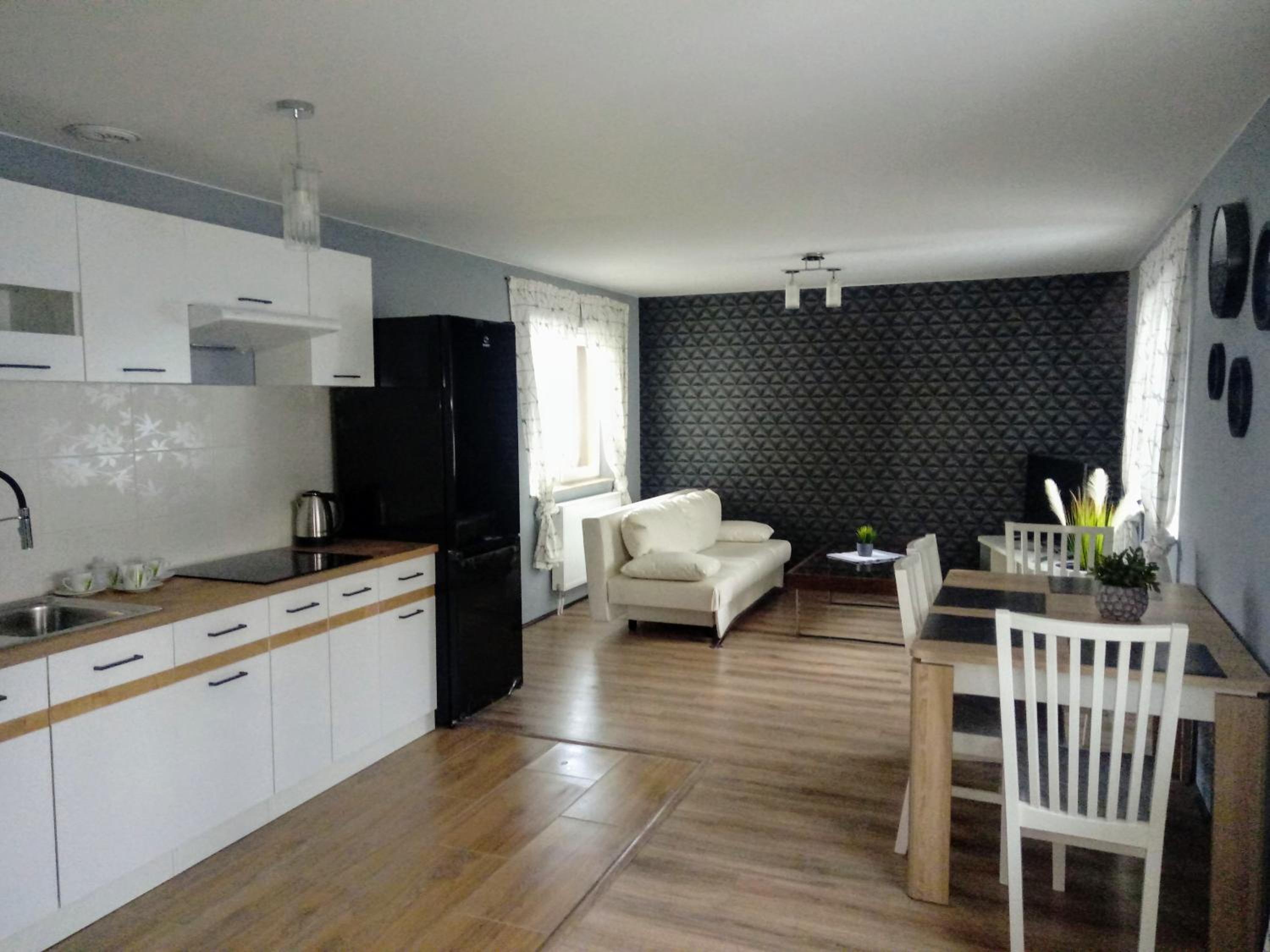 One-Bedroom Apartment - Photo 2
