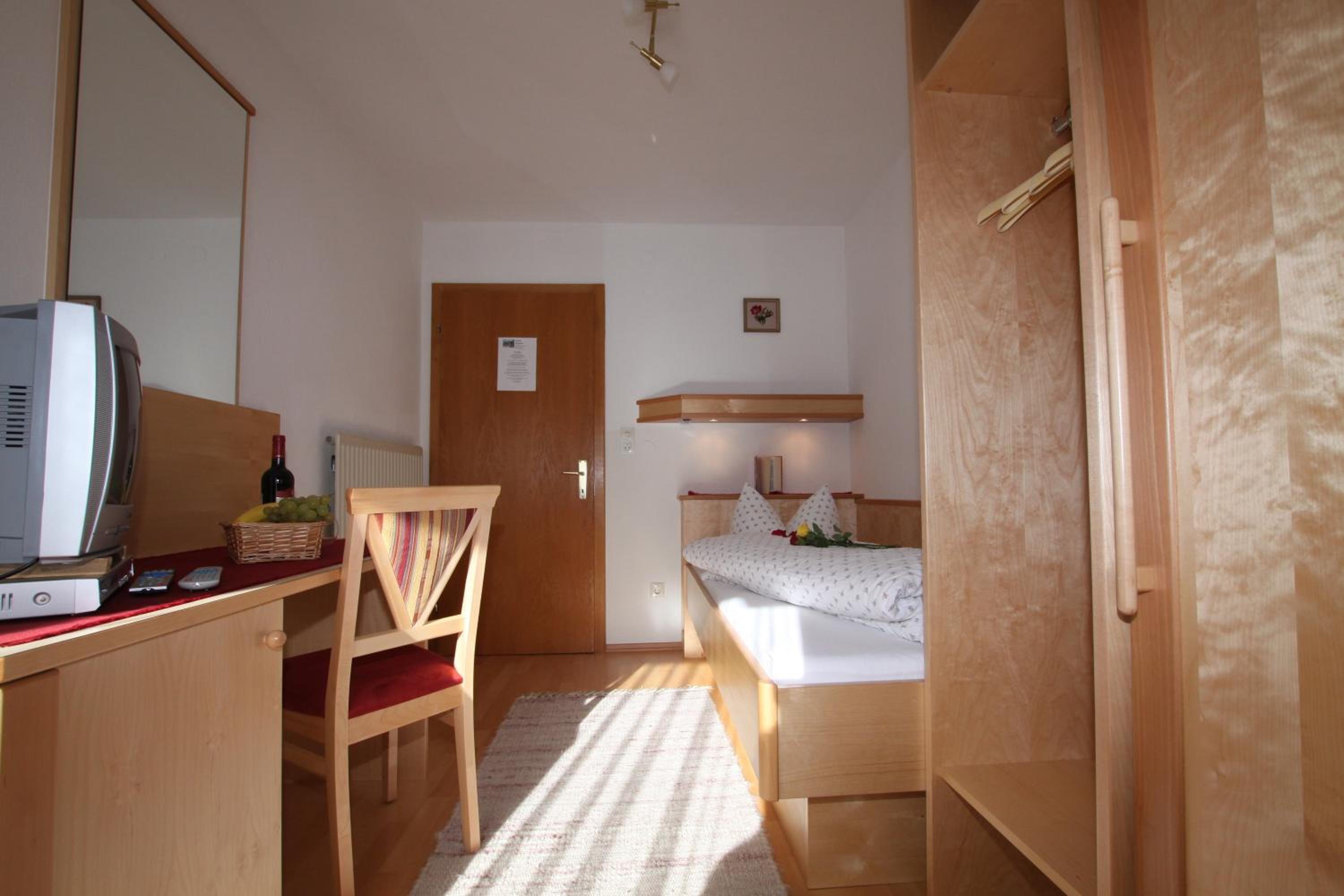 Single Room photo 2