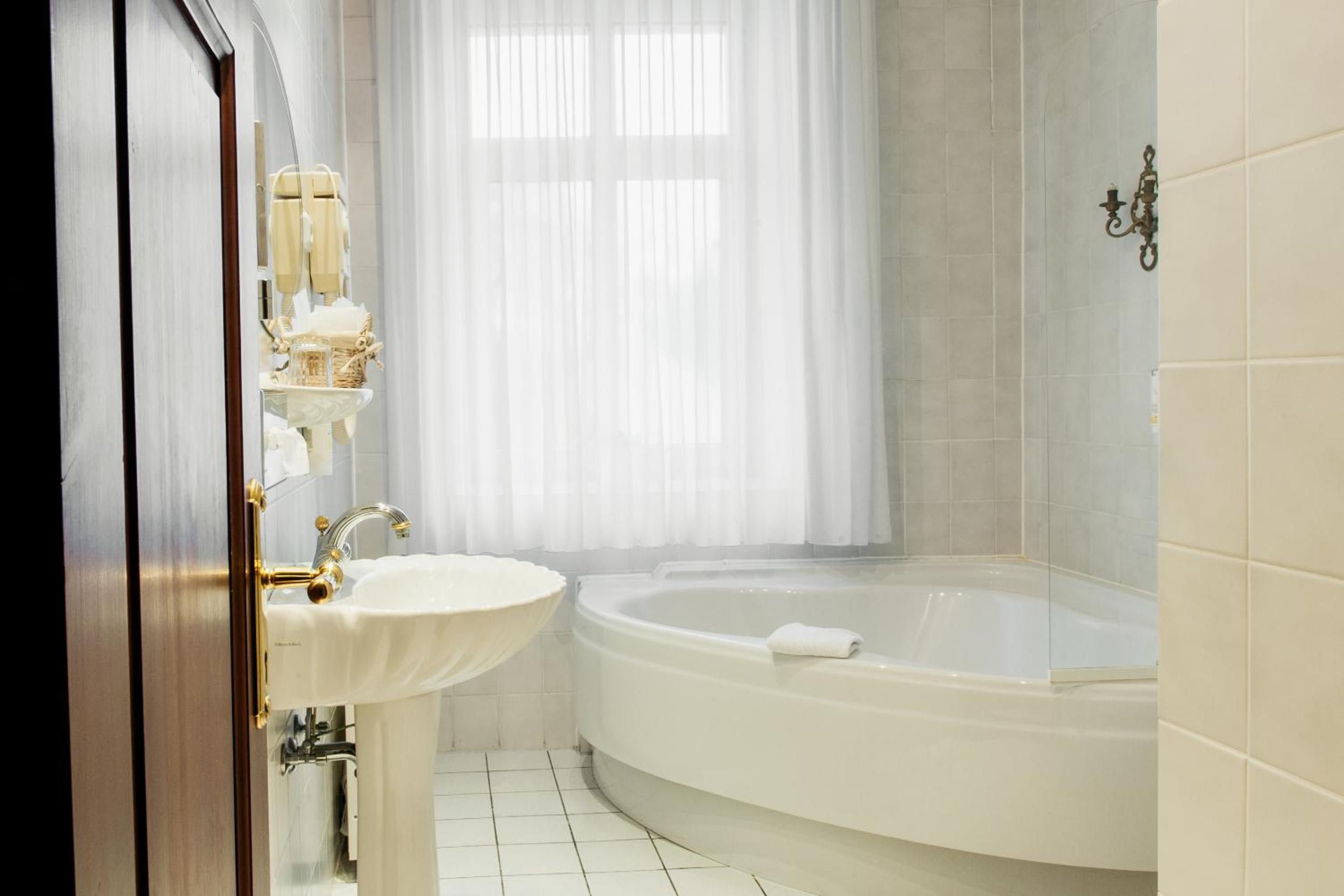 Suite - Historical Building photo 3