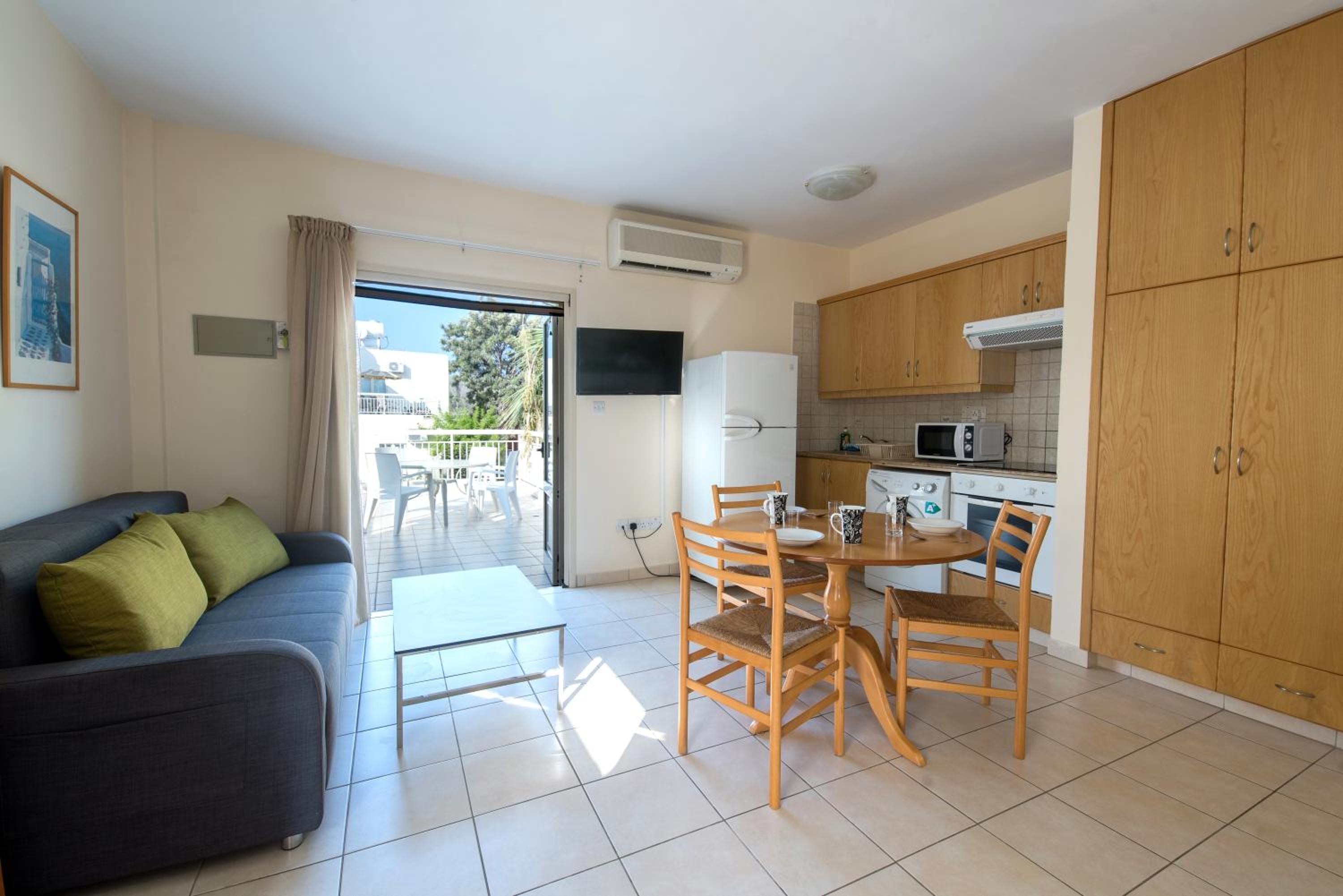 Studio Apartment photo 1