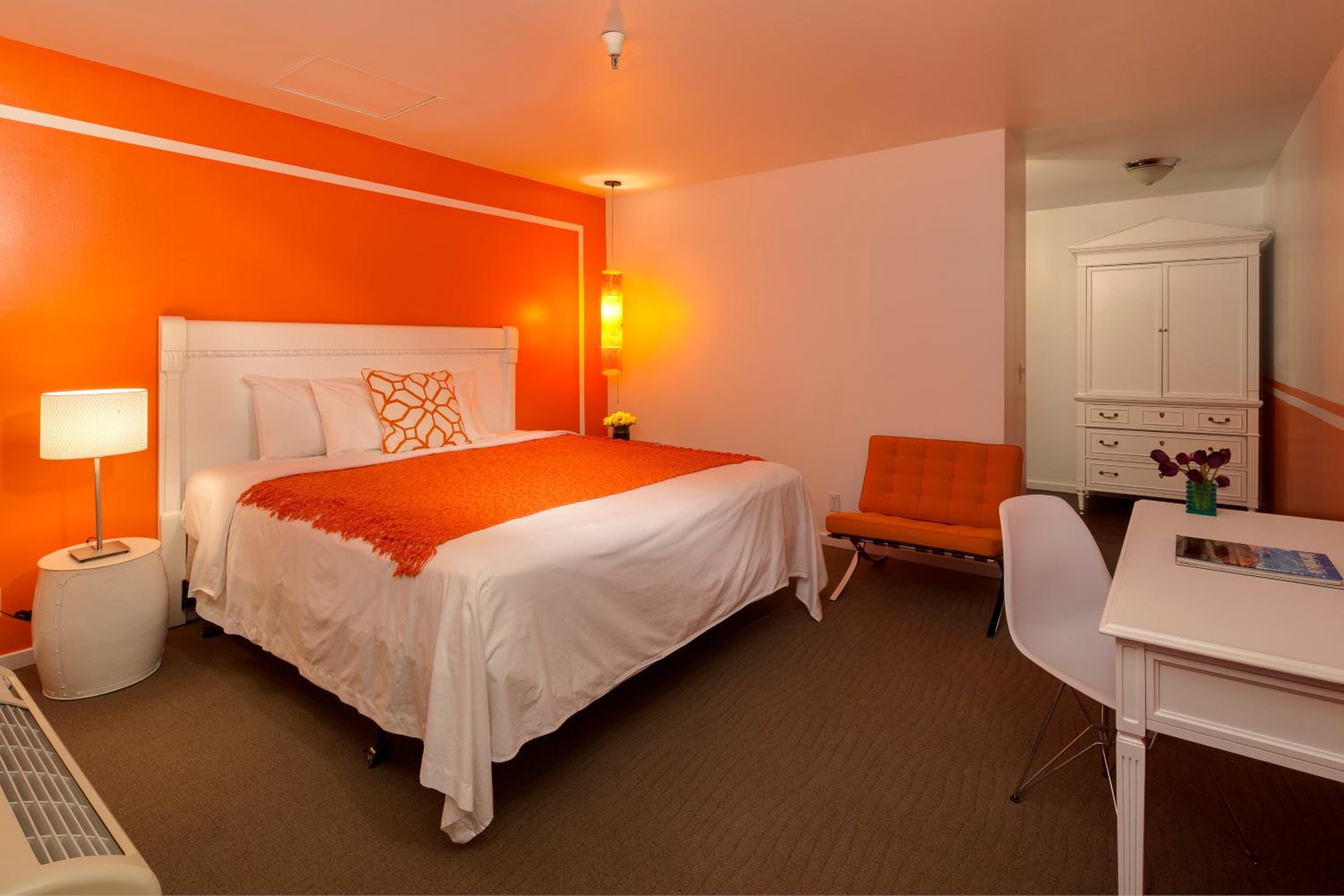 King Room - Non-Smoking - Photo 2