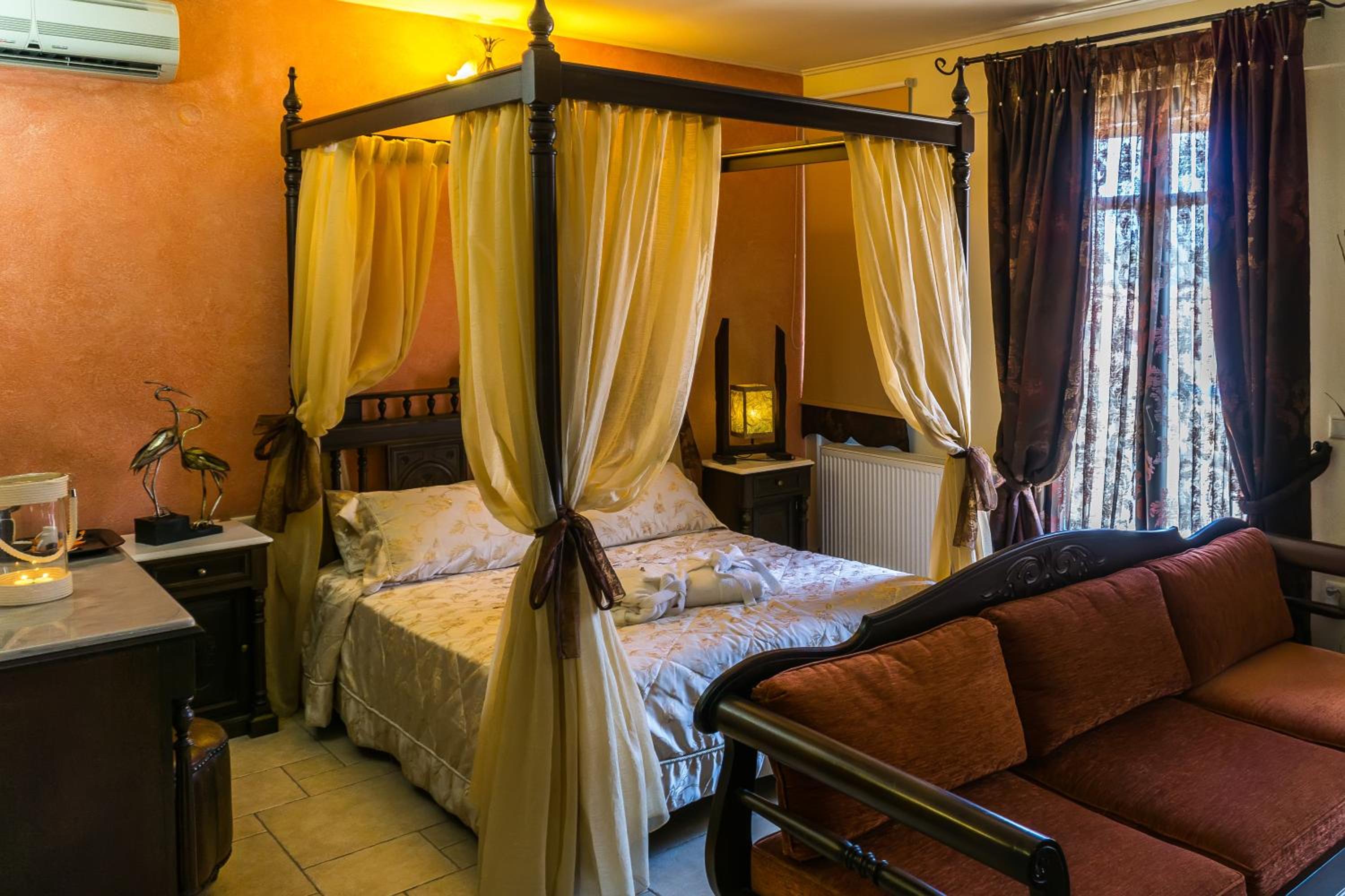Deluxe Suite with Spa Bath and Fireplace