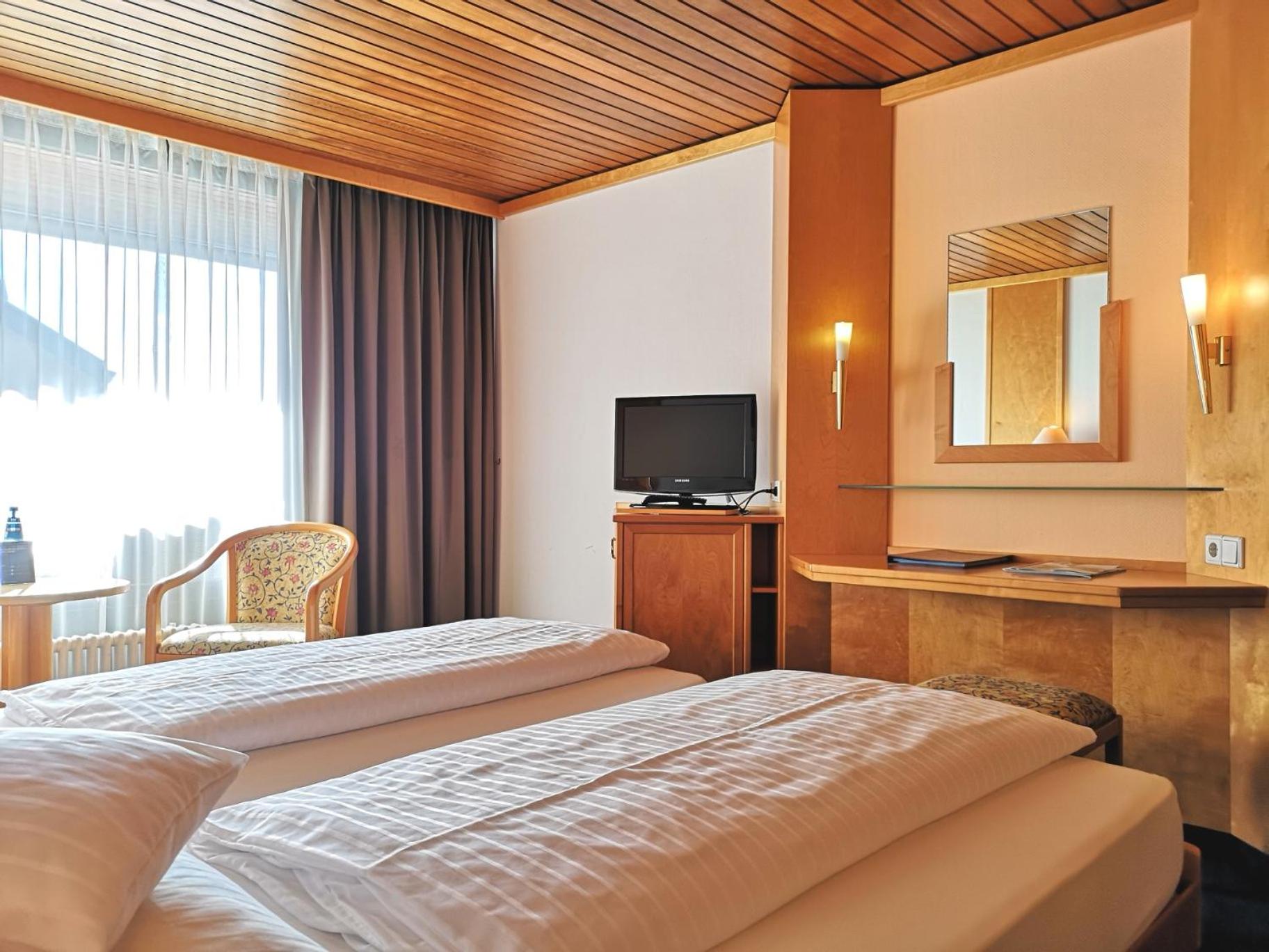 Standard Double Room with River View - Photo 4