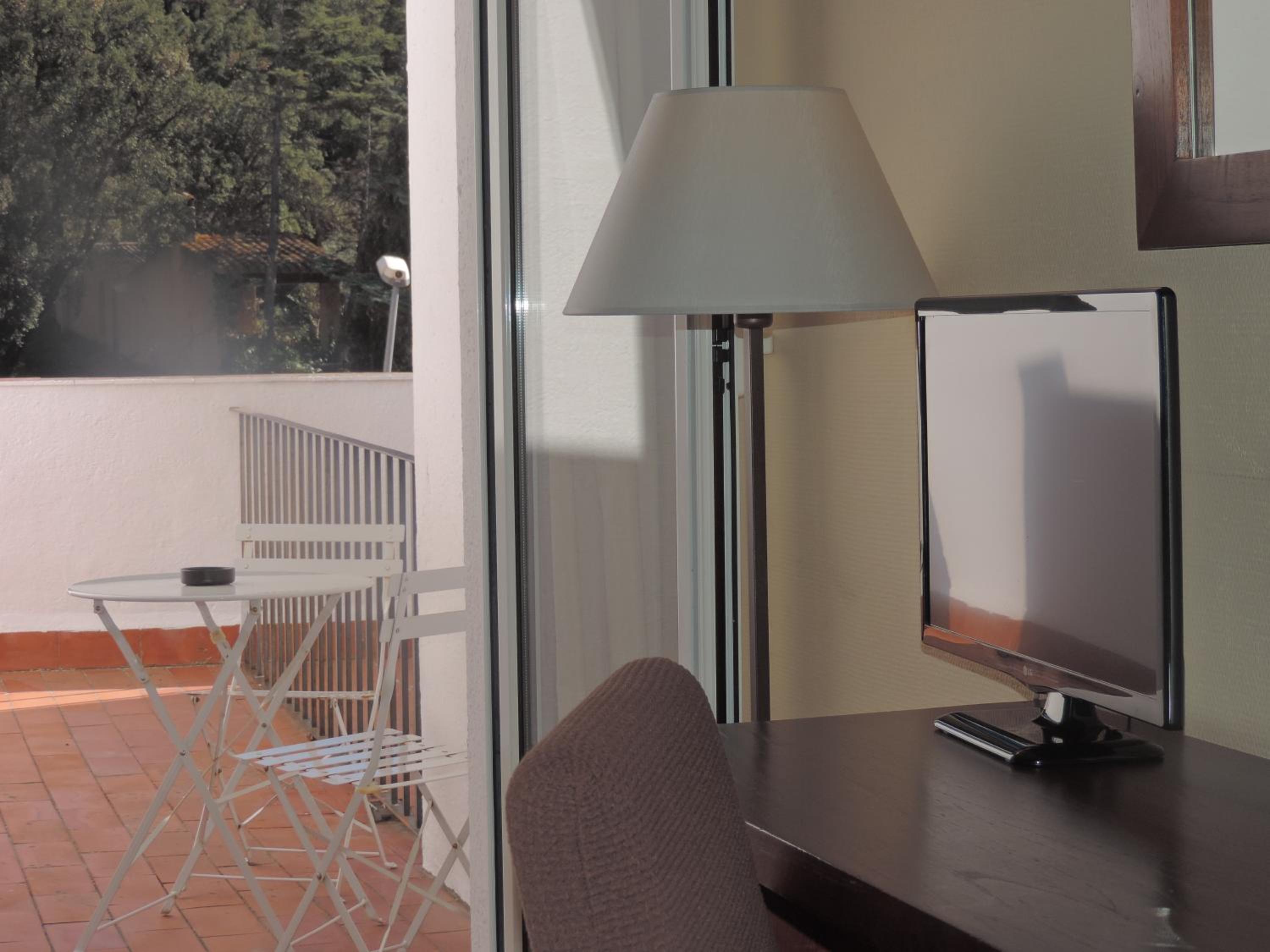 Twin Room - Photo 3
