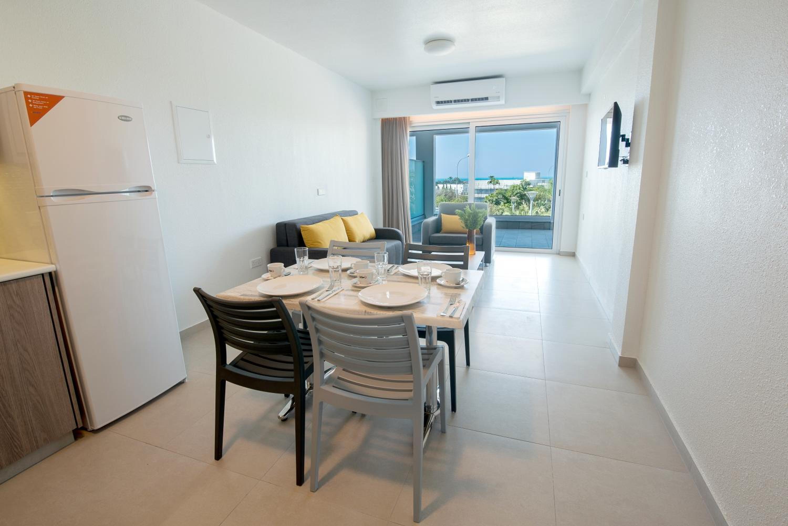 Luxury One-Bedroom Apartment photo 3