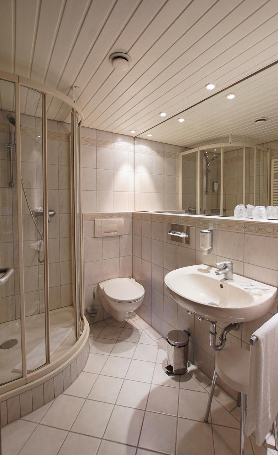 Standard Double Room with River View - Photo 2
