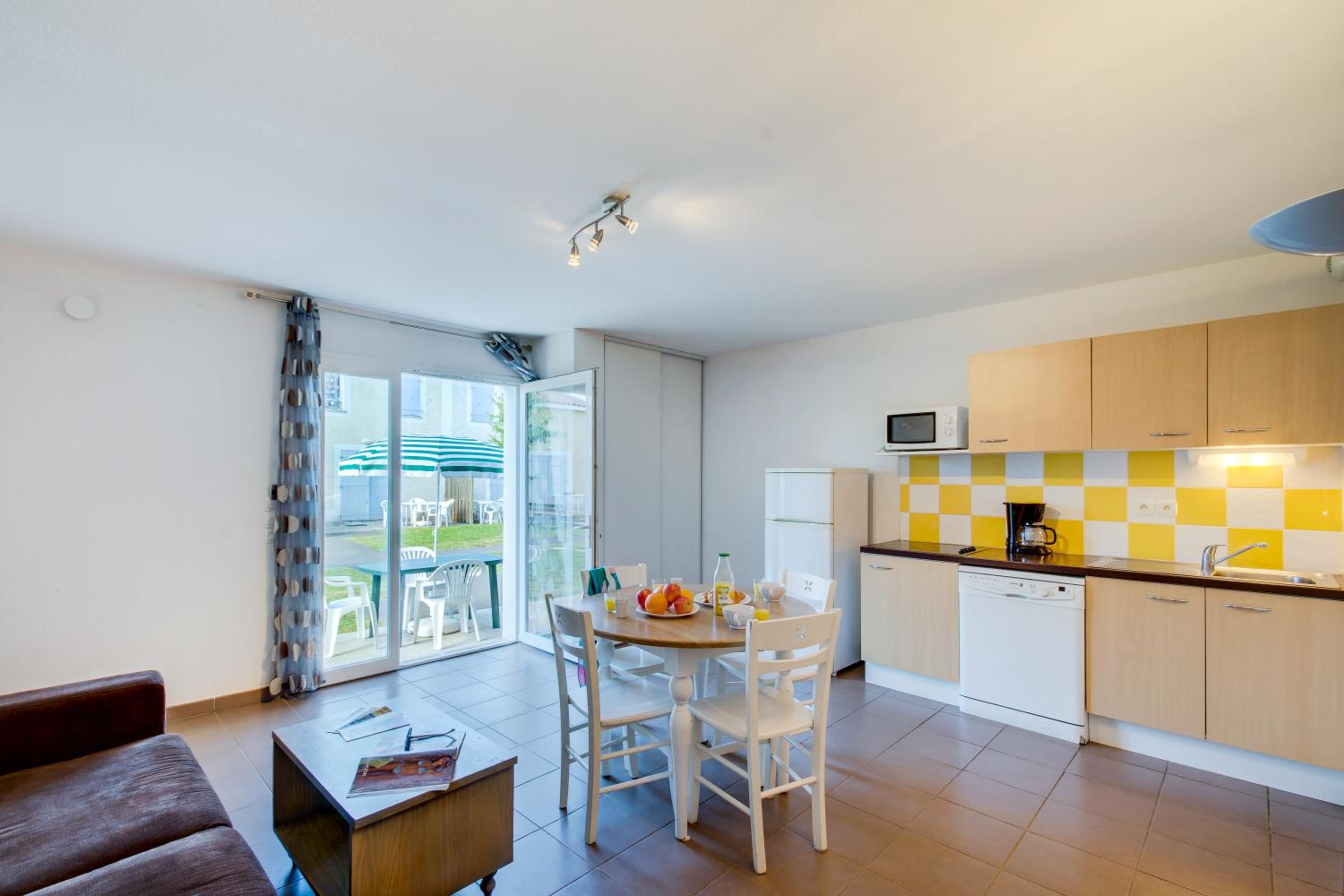 Two-Bedroom House (6 Adults) - Photo 2
