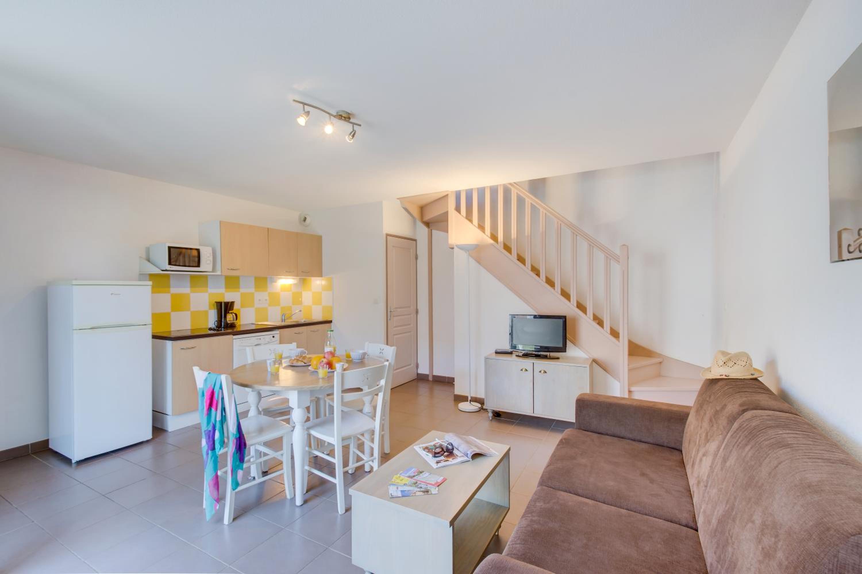 Two-Bedroom House (6 Adults) - Photo 6