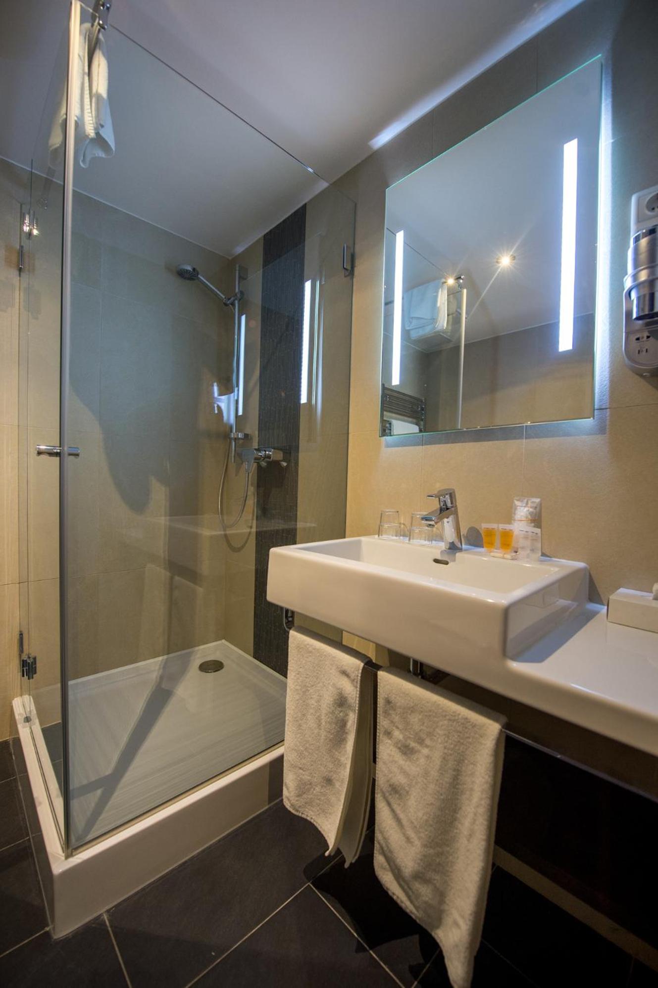 Superior Double or Twin Room - Photo 6