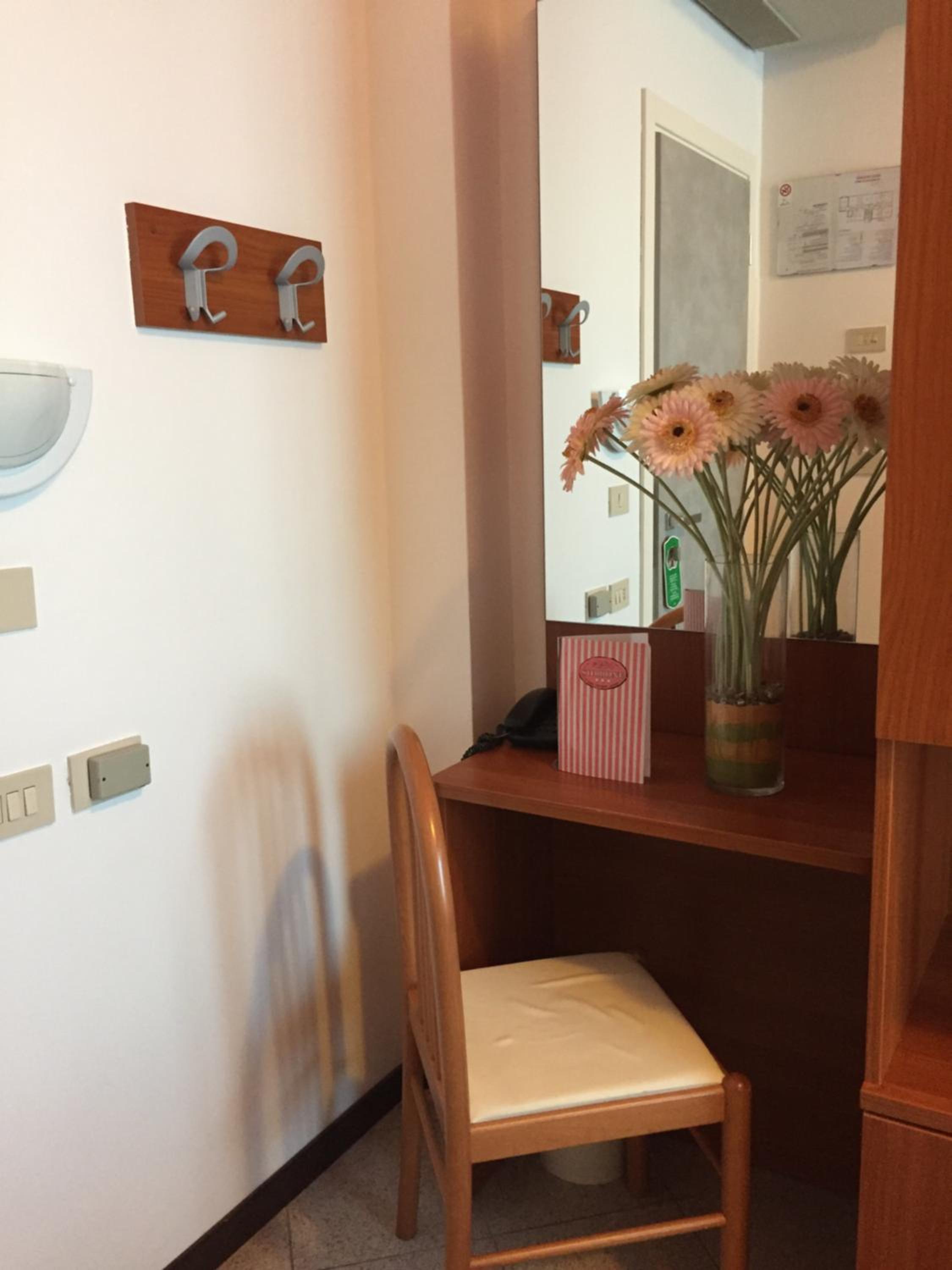 Small Double Room with Balcony - Photo 2