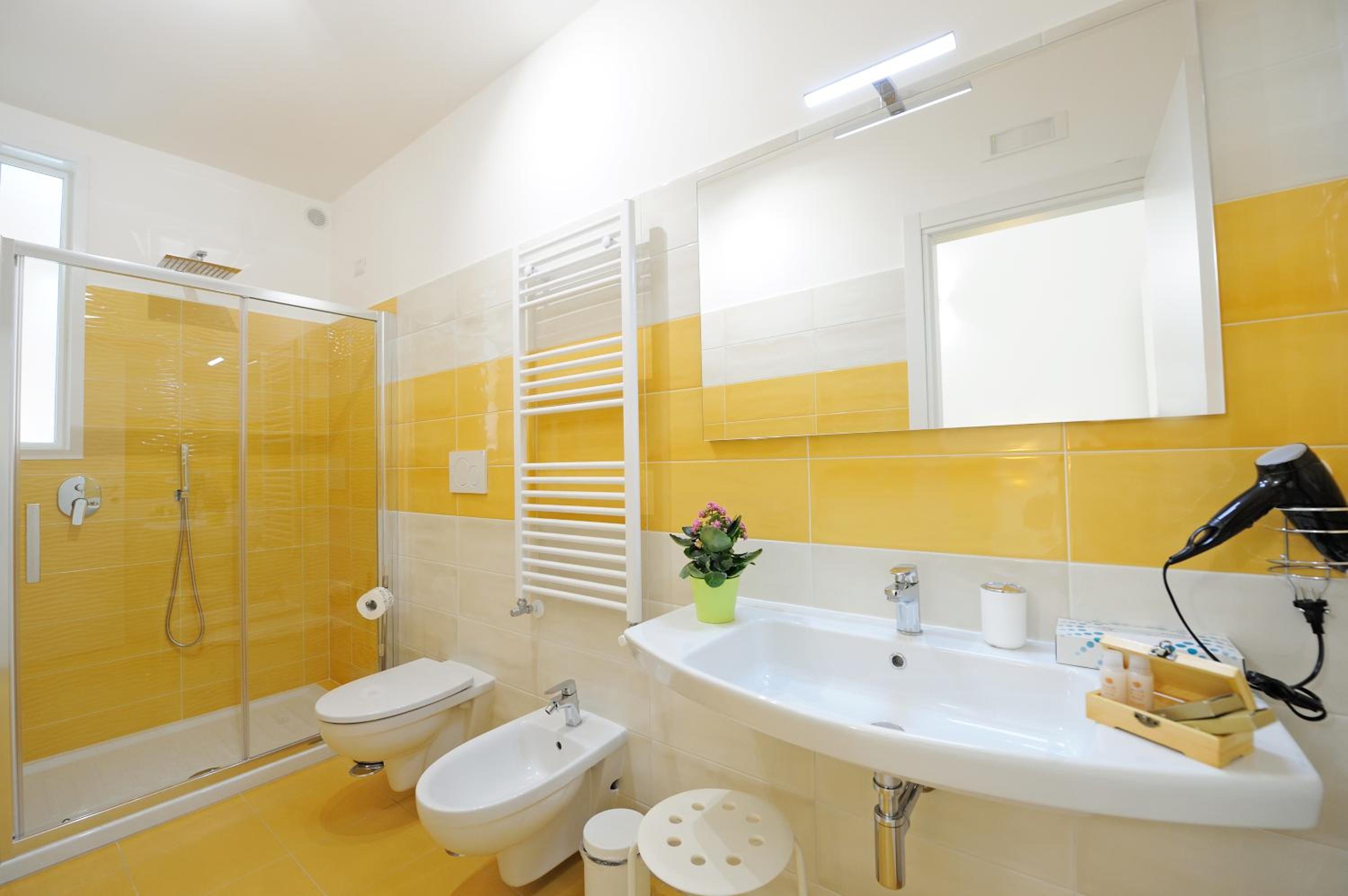 Double or Twin Room - Photo 9