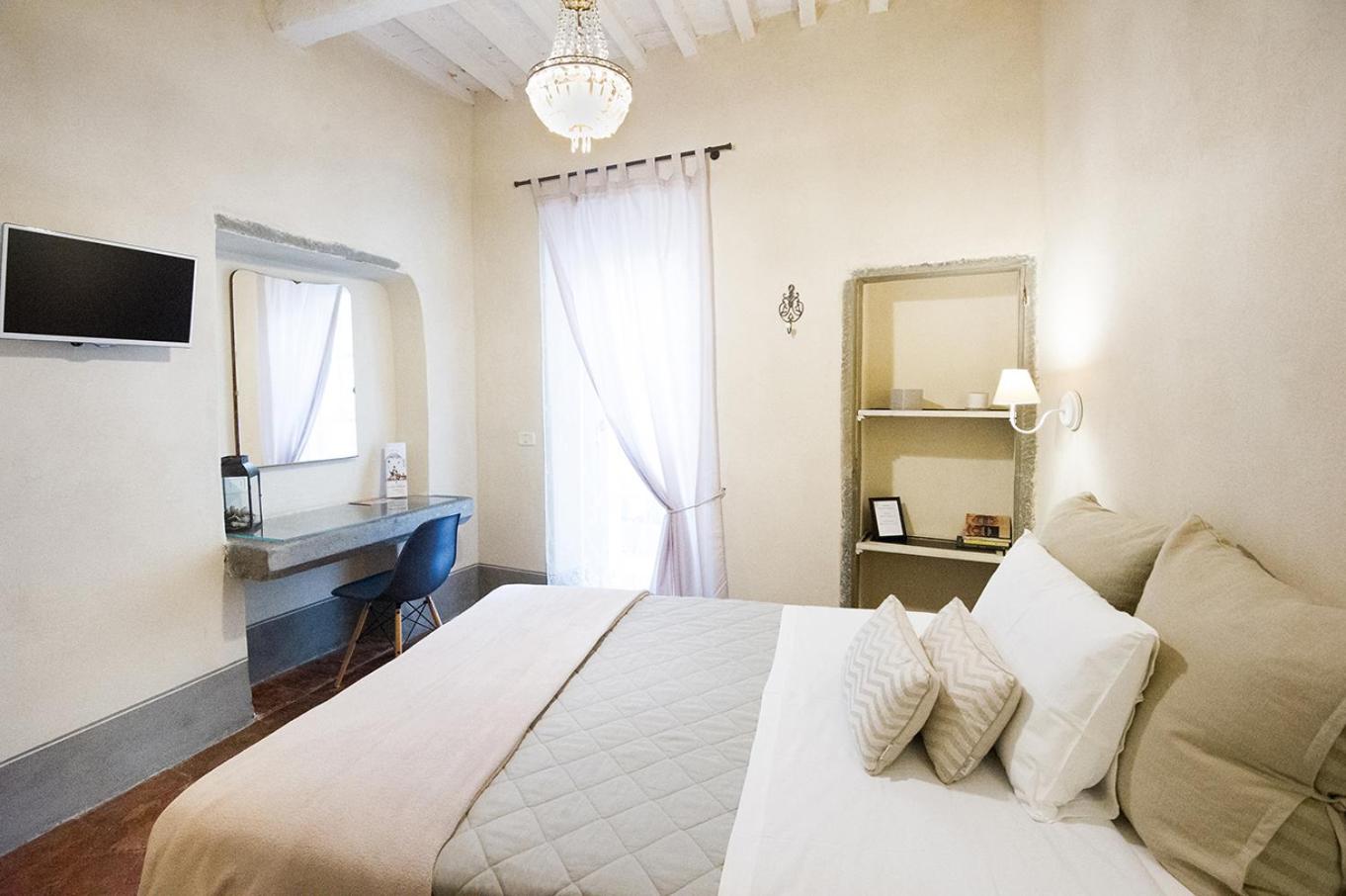 Double Room with Balcony - Photo 5