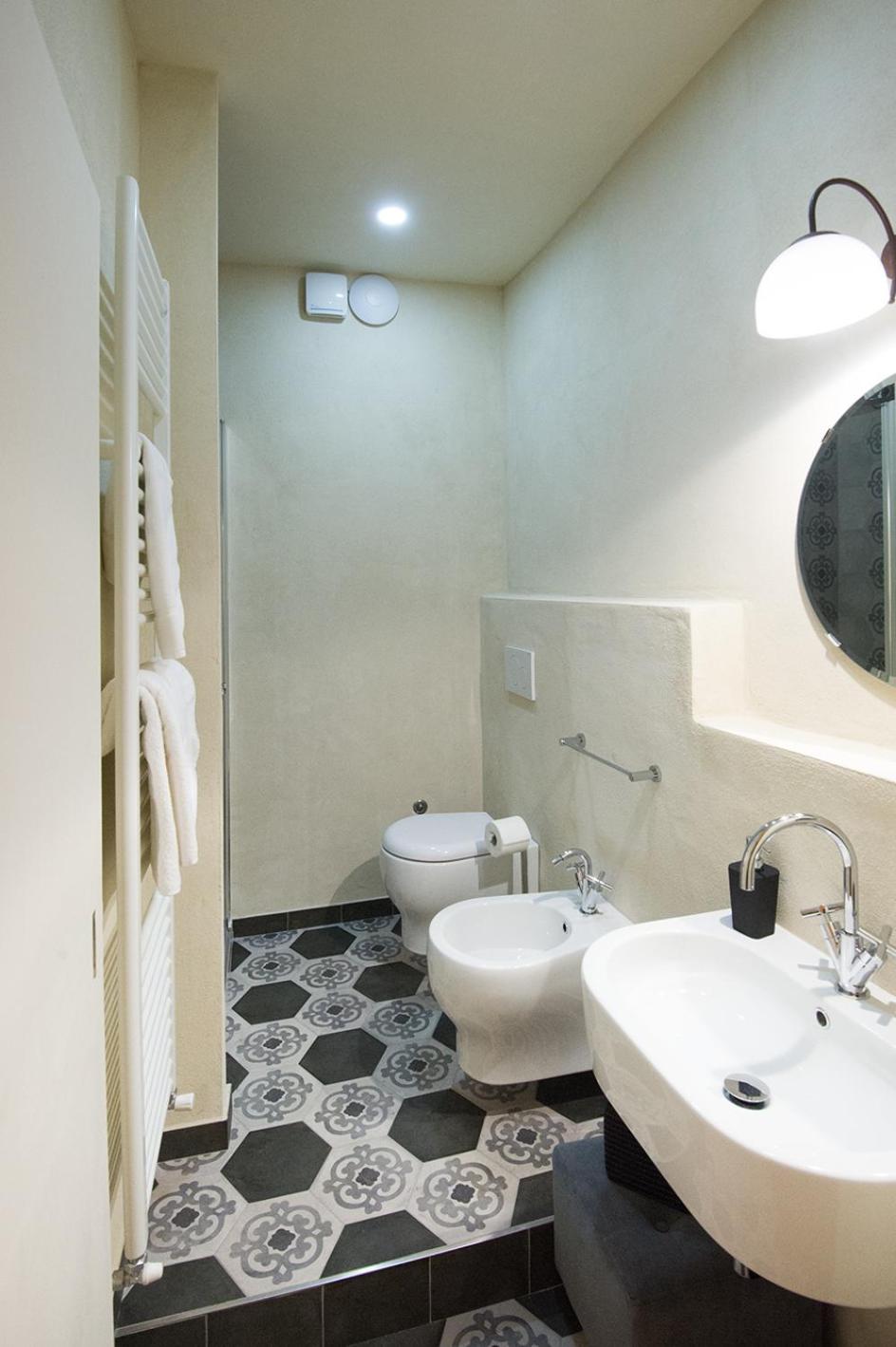 Double Room with Balcony - Photo 4