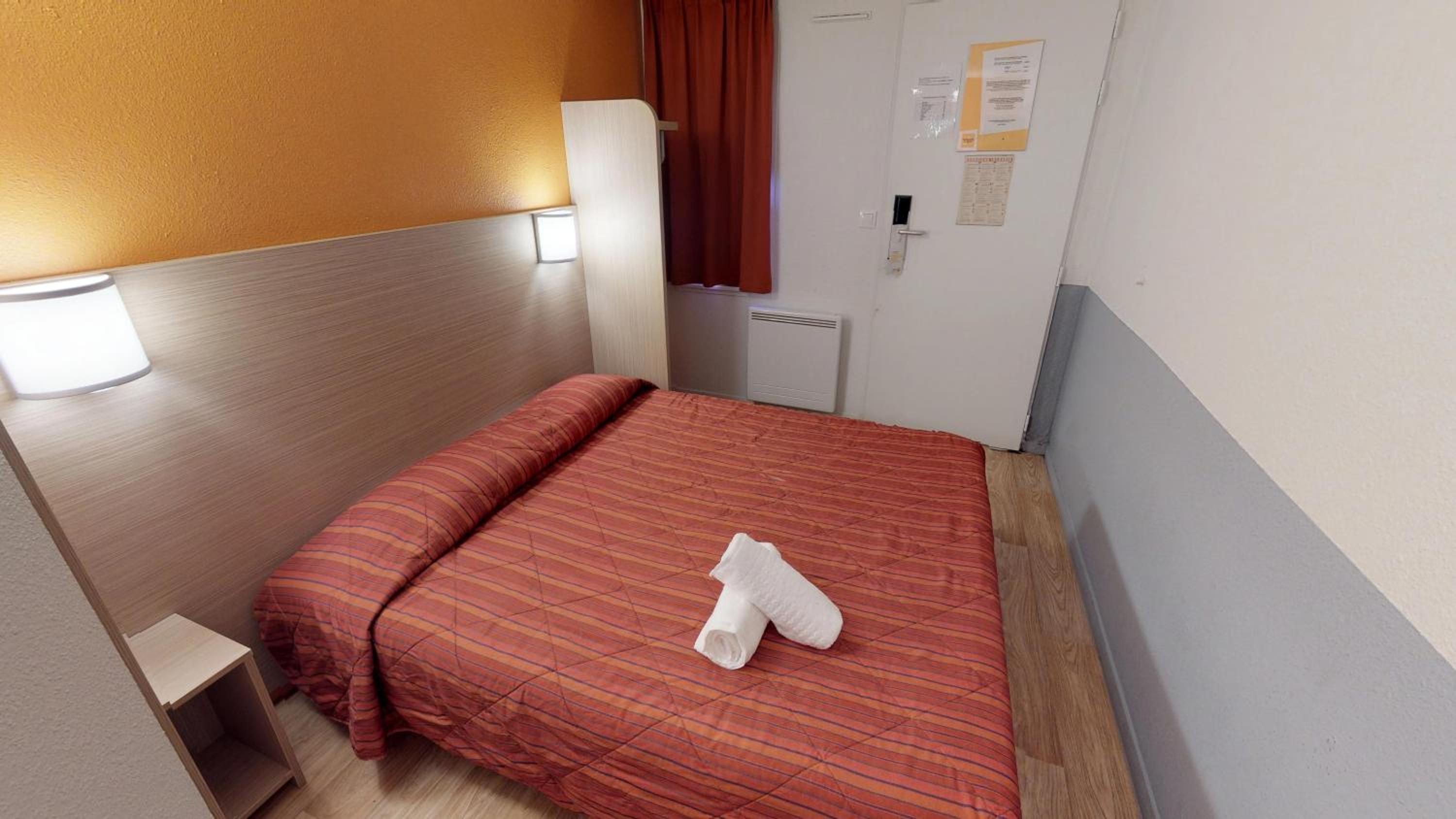 Double Room - Photo 10