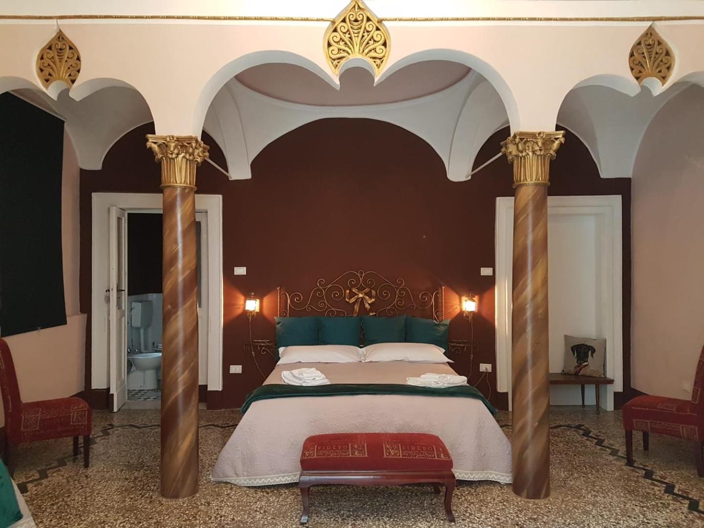 Deluxe King Room photo 1