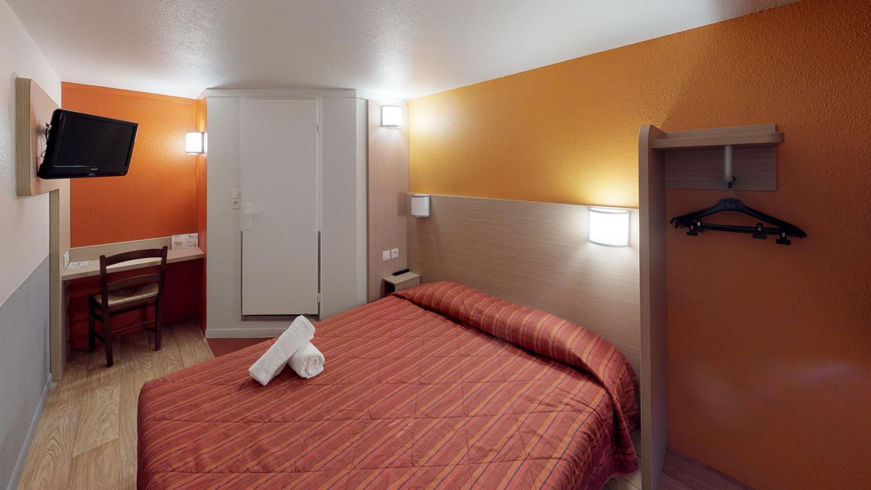 Double Room - Photo 11