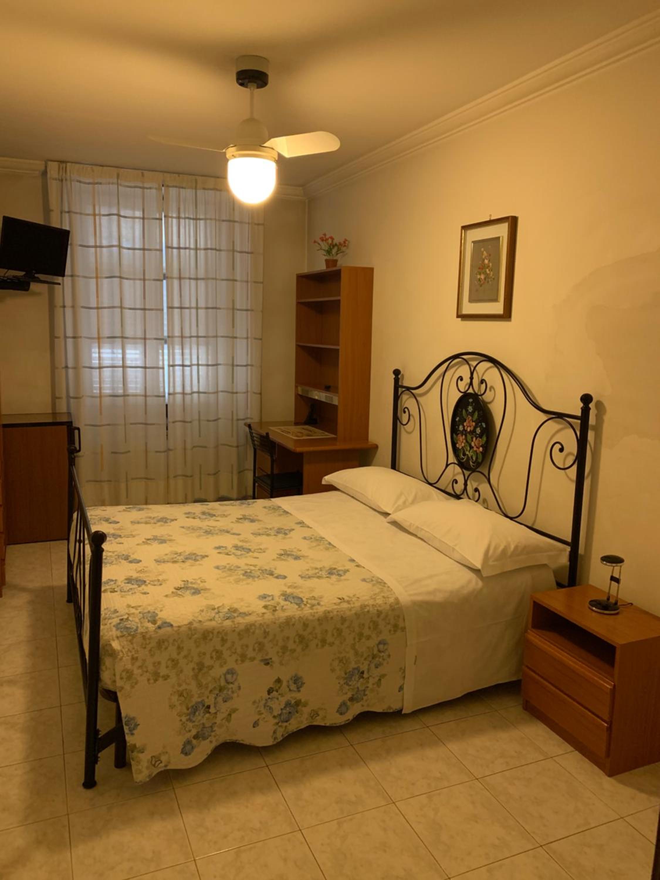 Double Room with Private Bathroom - Photo 8