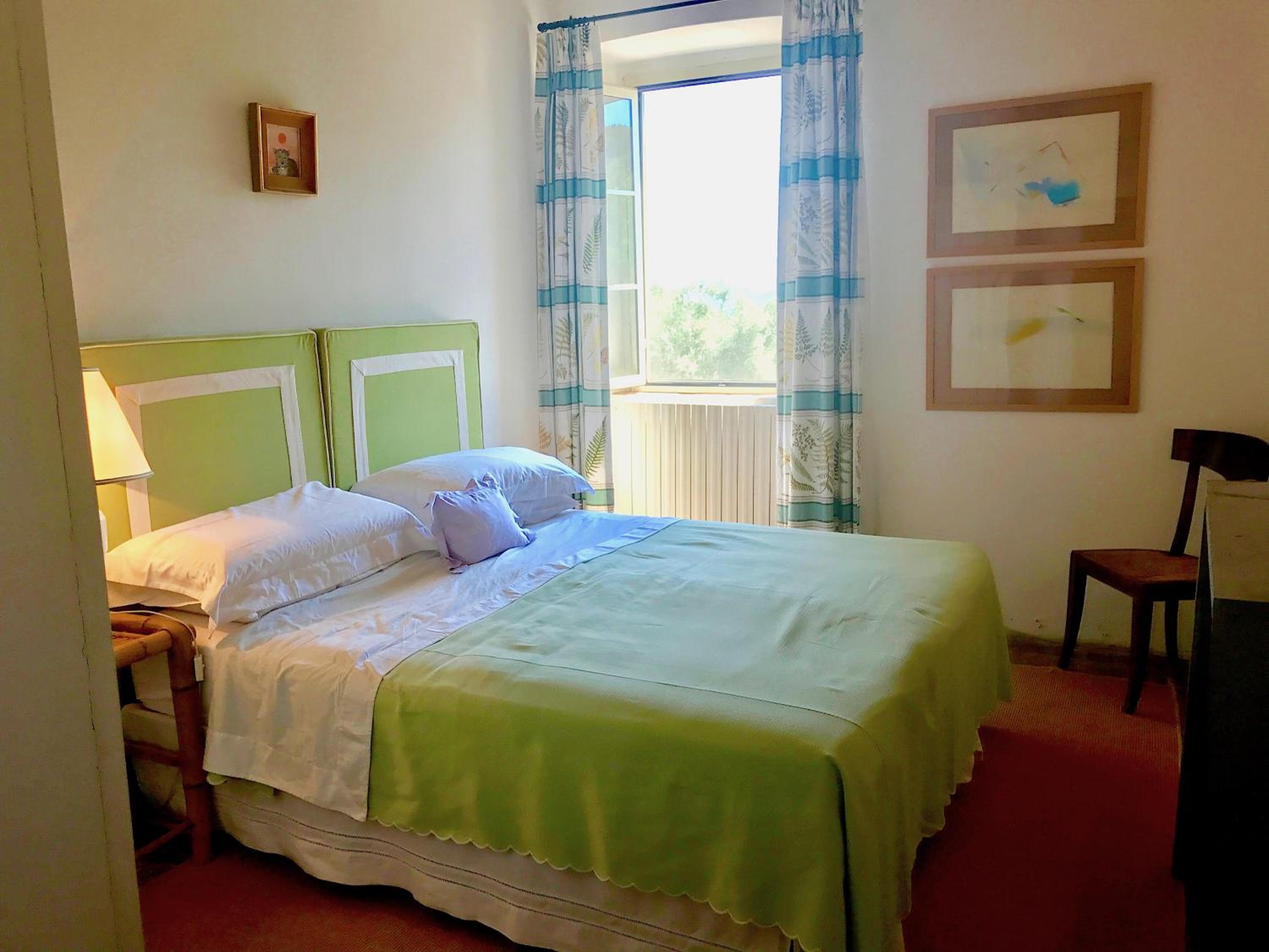 Five-Bedroom Apartment