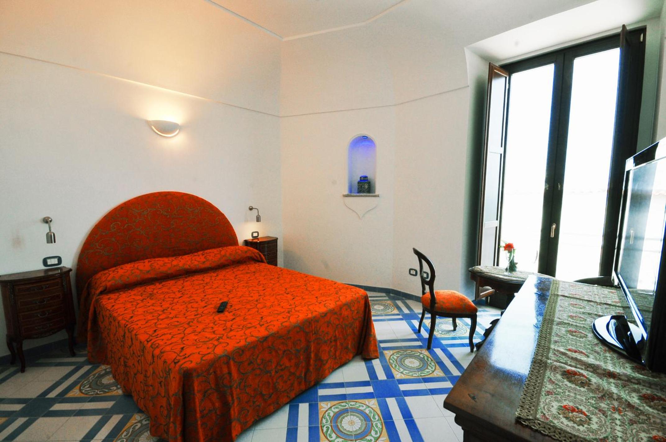 Double Room with Balcony - Photo 7