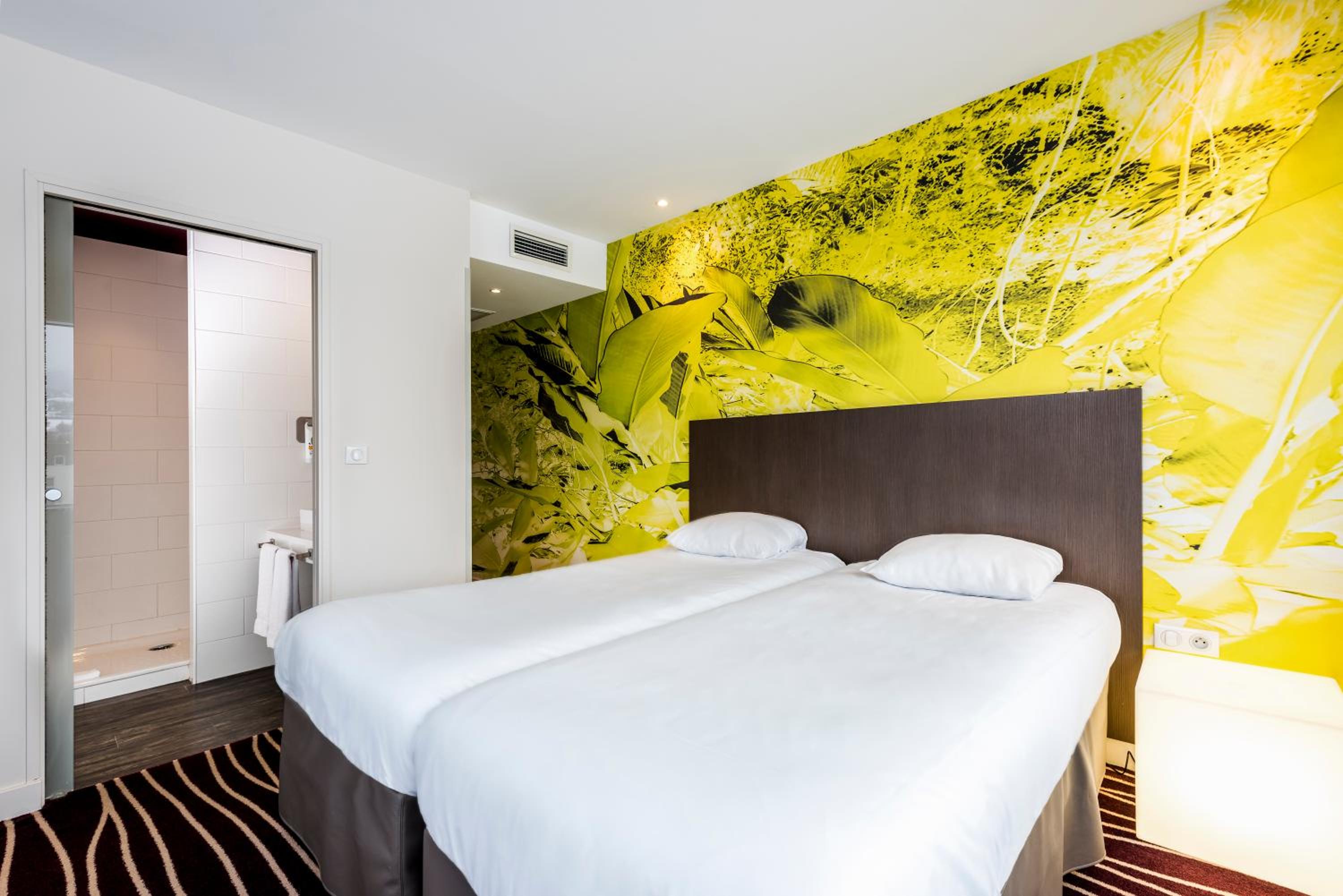 Standard Twin Room - Photo 3