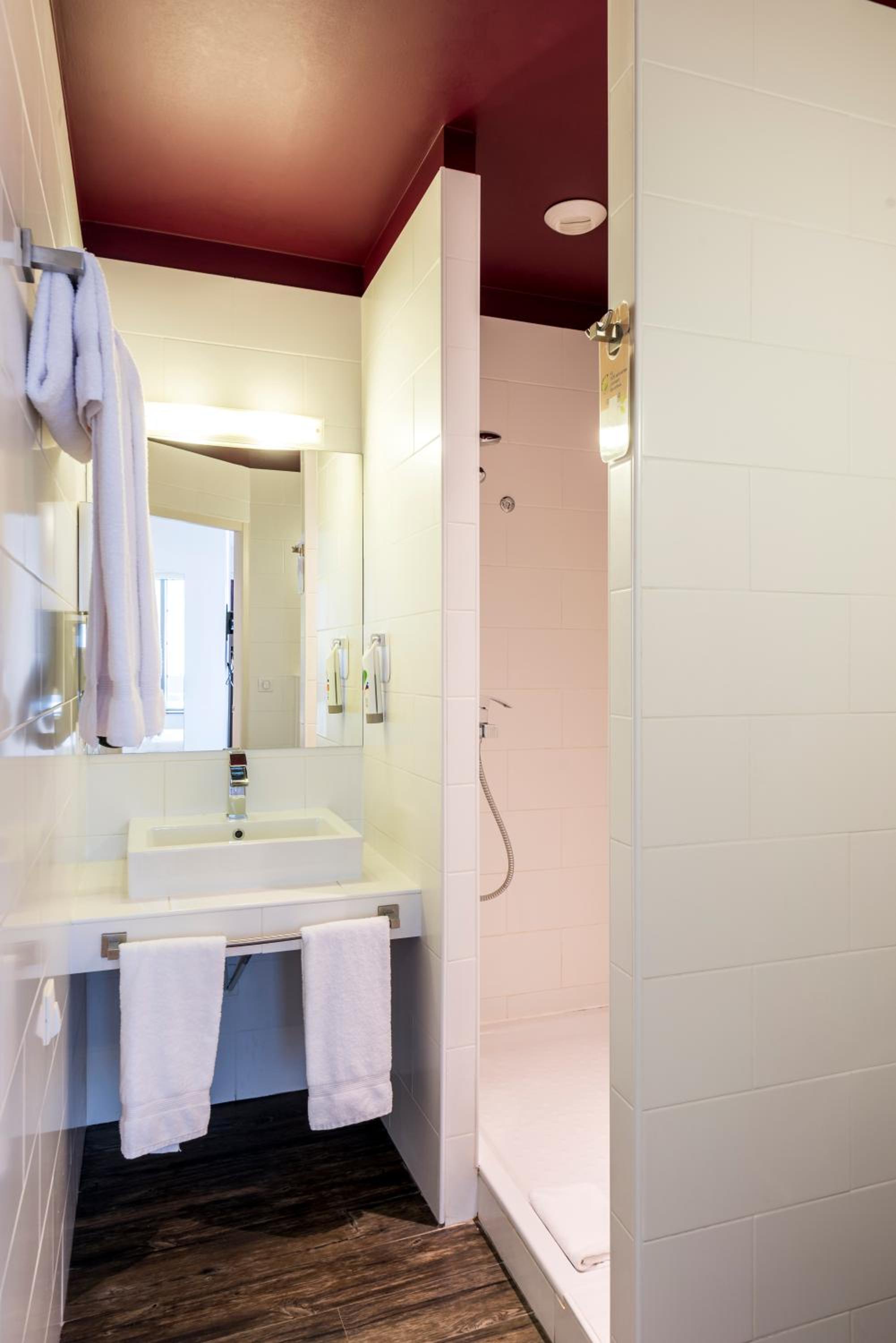 Standard Twin Room - Photo 5