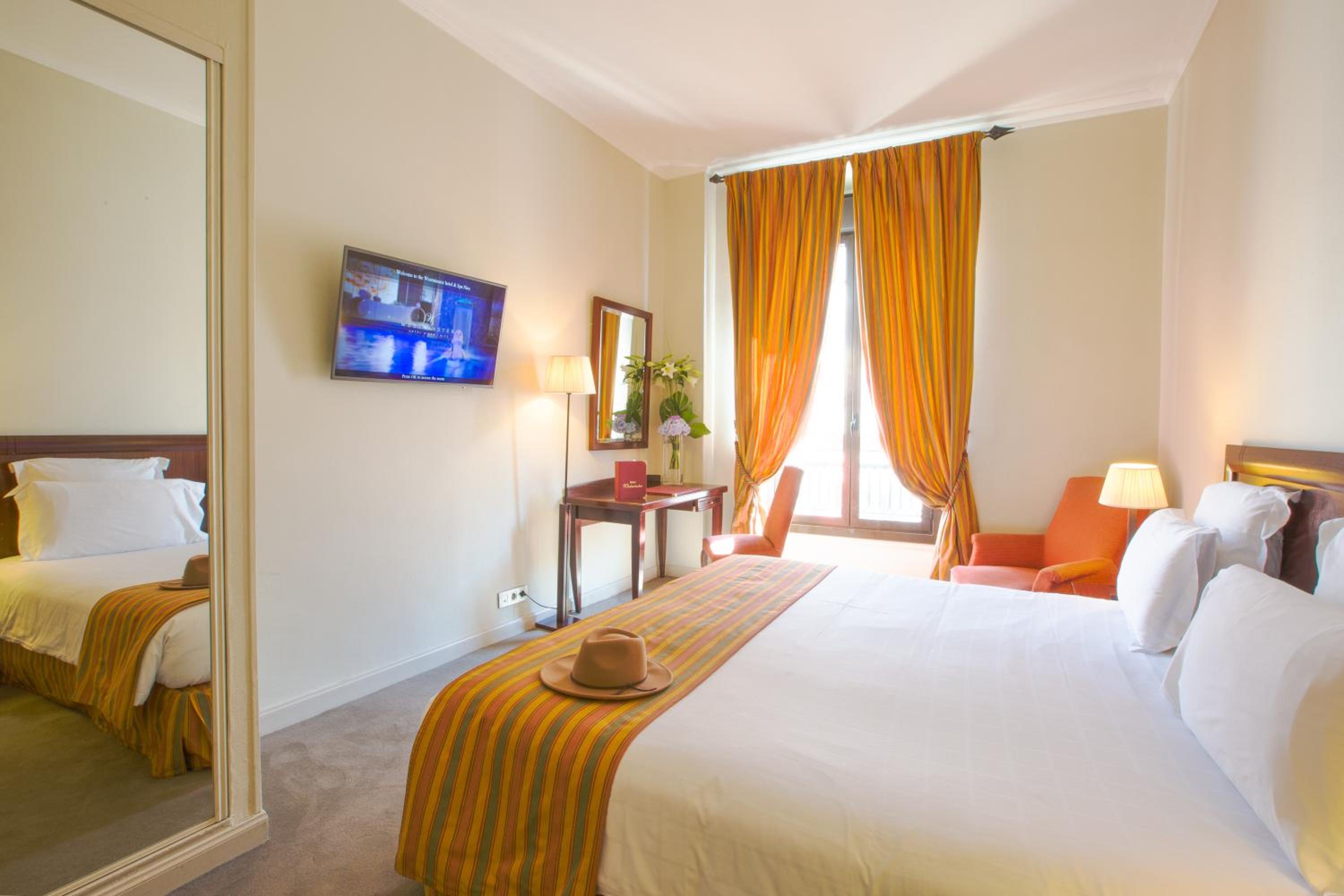 Standard Room with Sea View - Photo 4