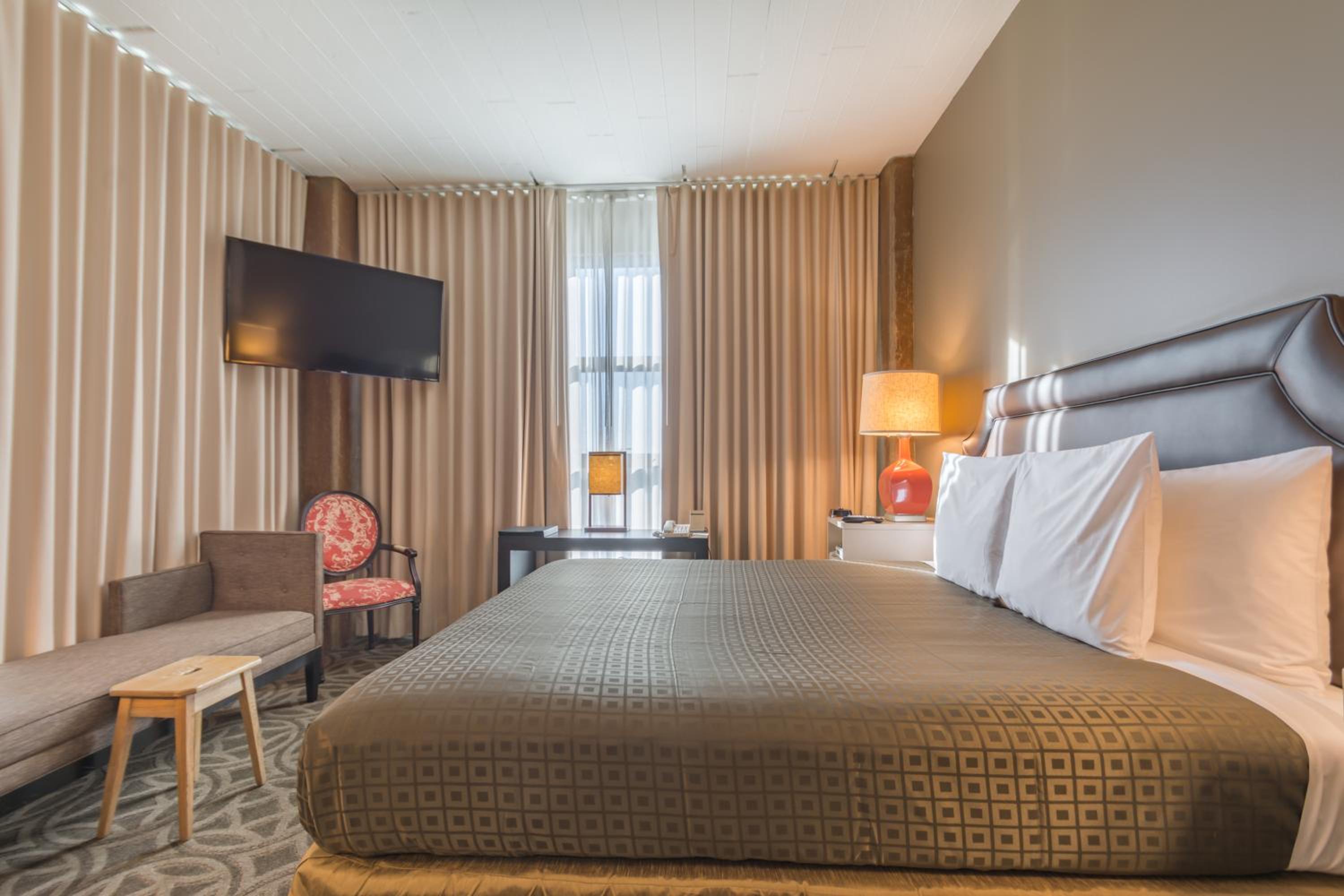 Corner King Room