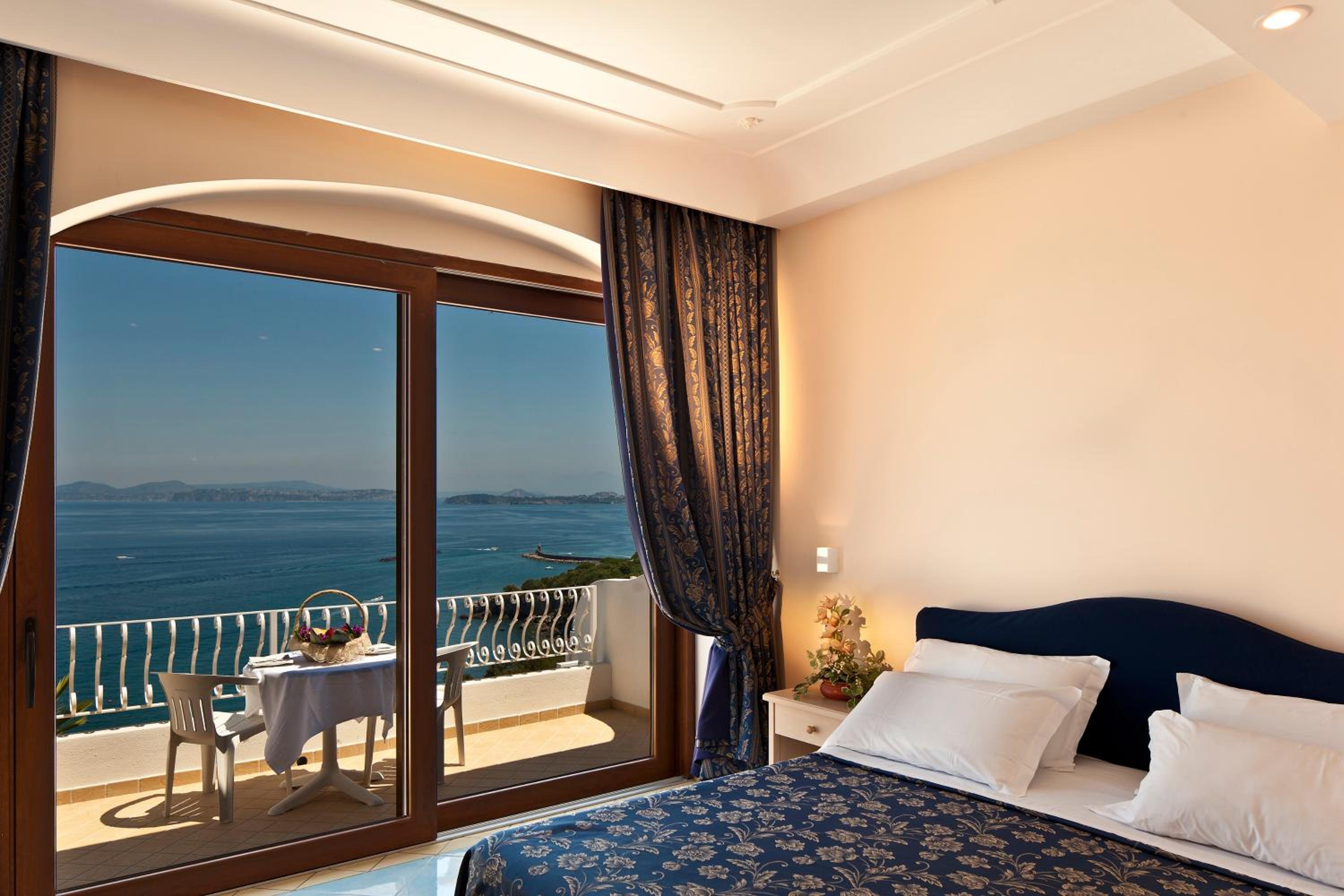 Deluxe Double or Twin Room with Sea View - Photo 2