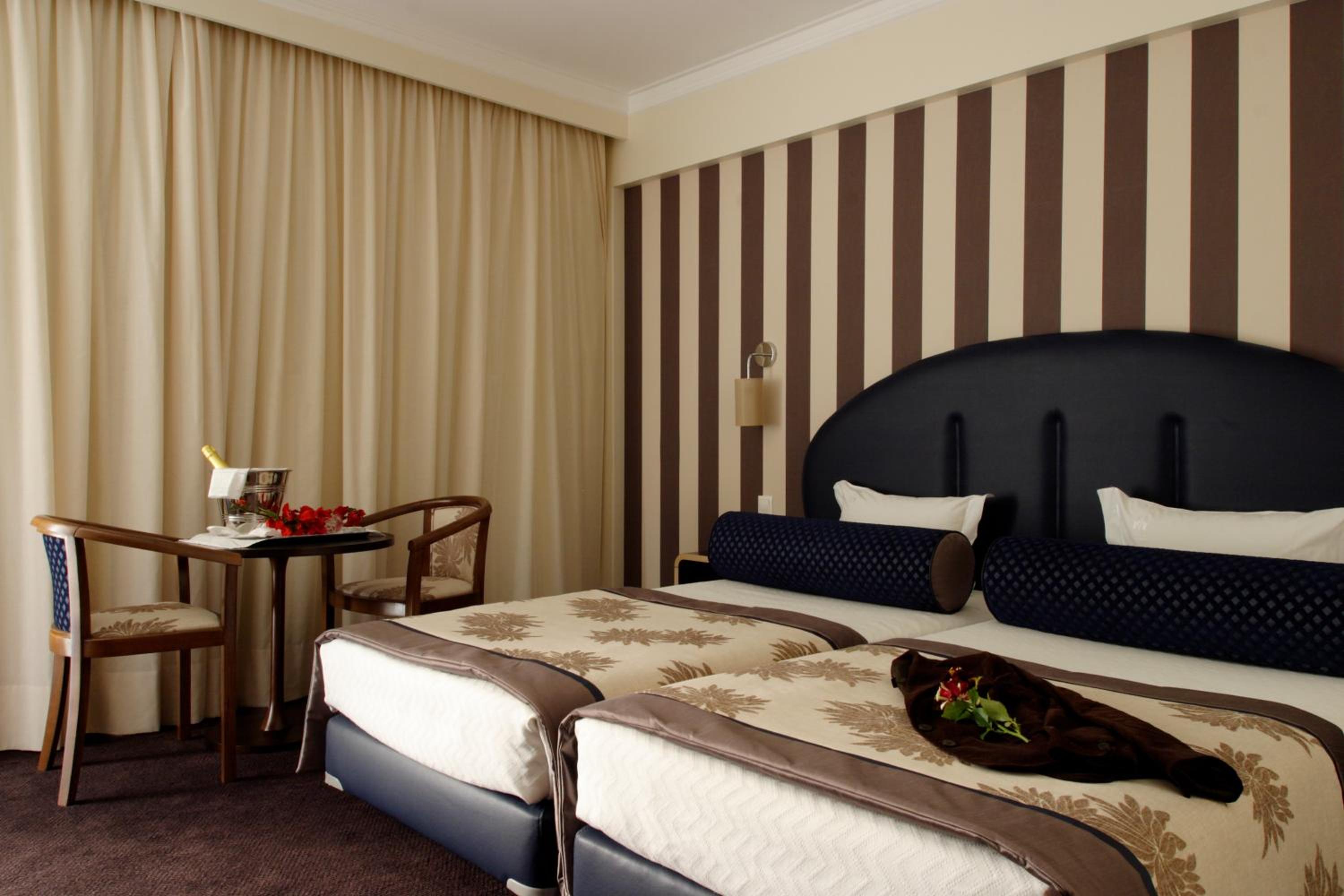Twin Room - Photo 5