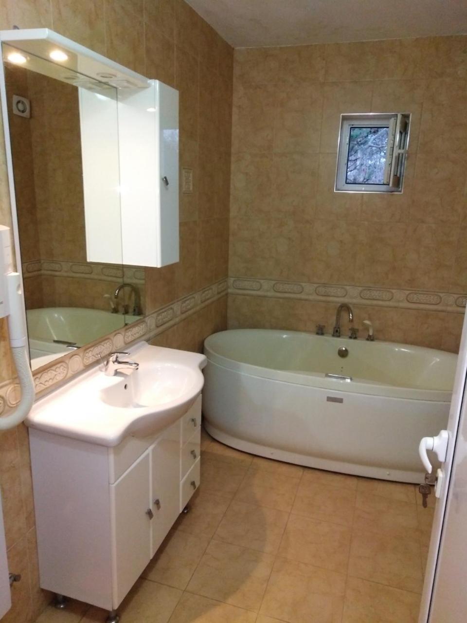 Deluxe Queen Room with Two Queen Beds - Photo 2