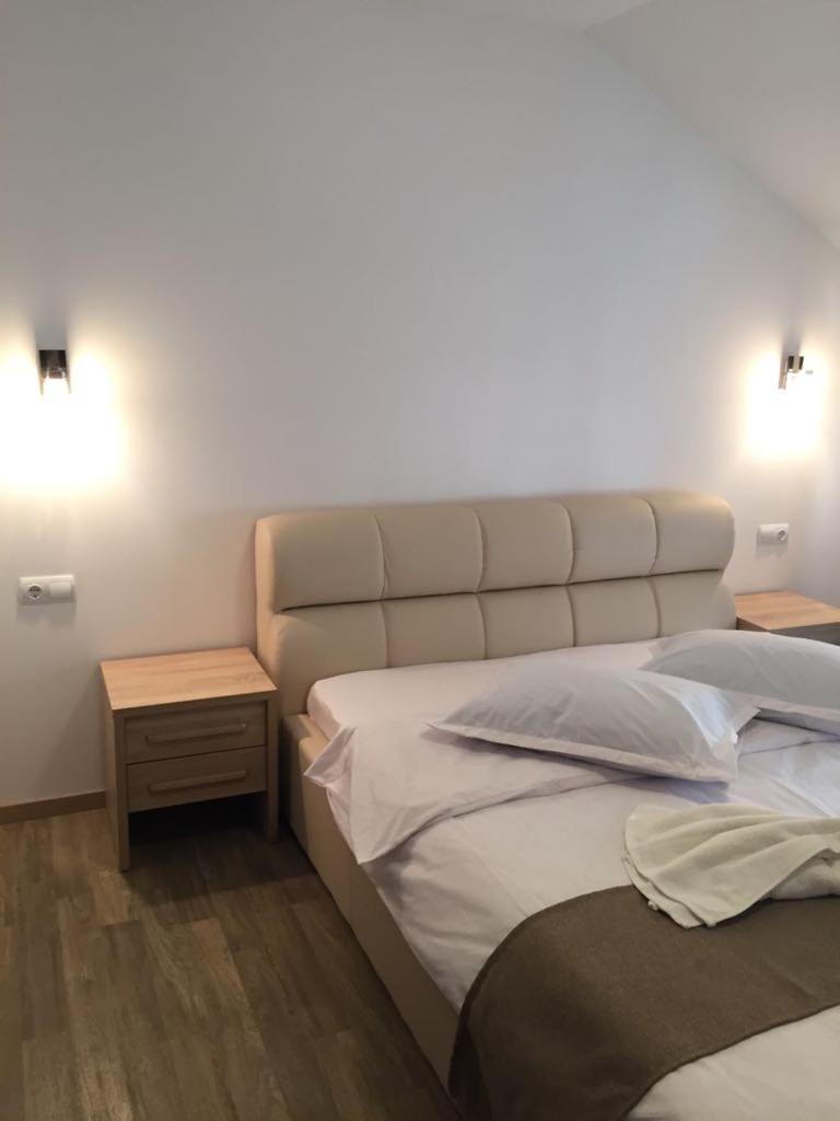 Double Room with Private Bathroom - Photo 12