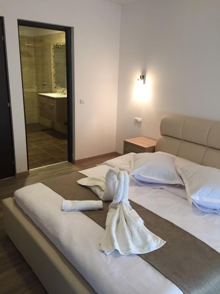 Double Room with Private Bathroom - Photo 10