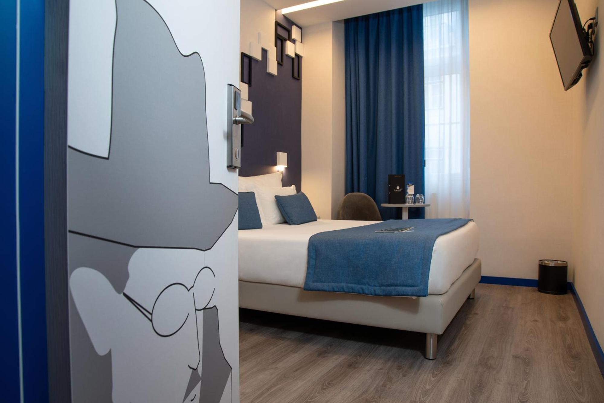 Standard Double Room thumbnail 5