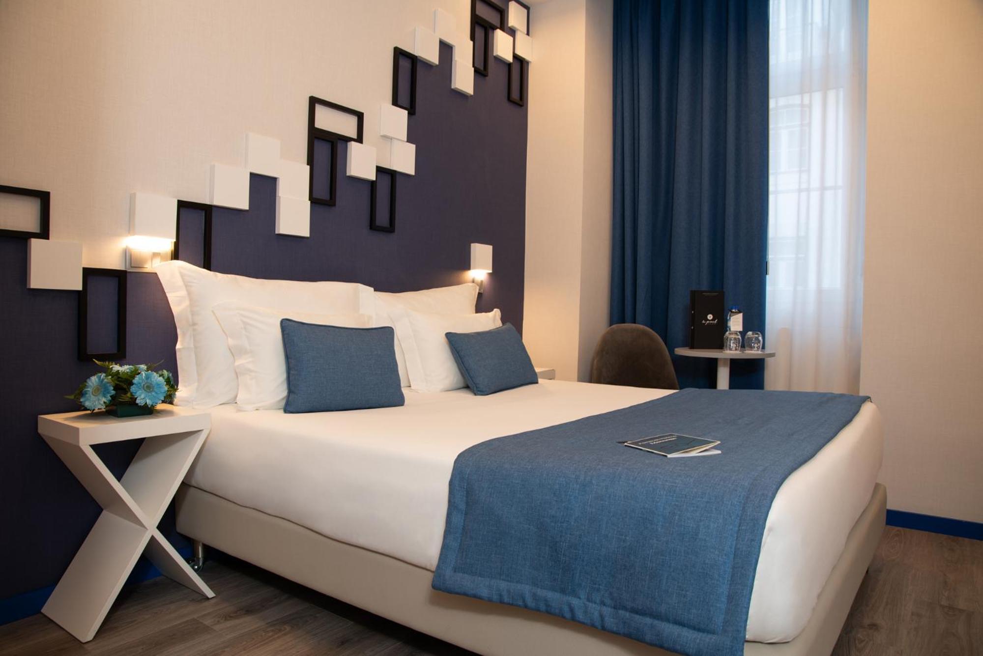 Standard Double Room thumbnail 6