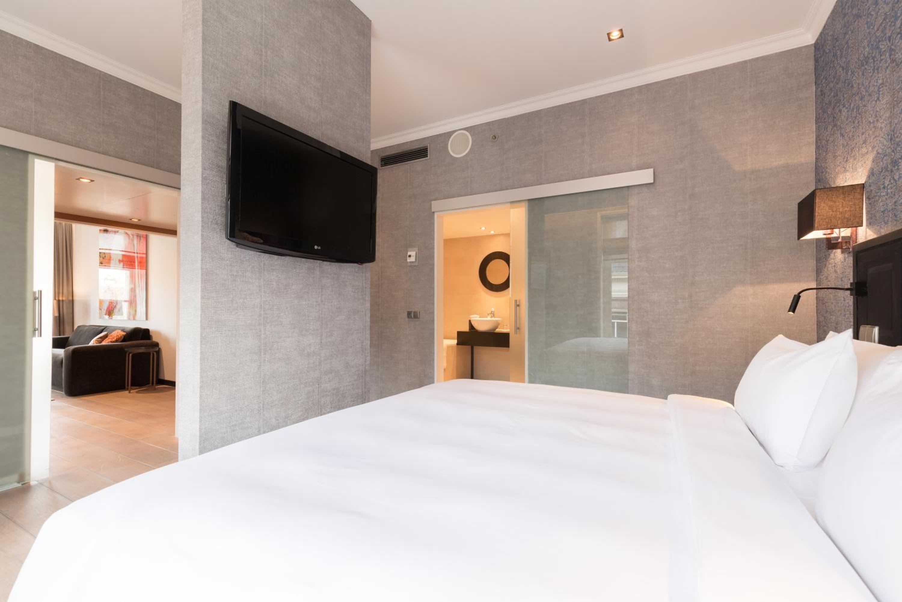 Ruyschen Suite with Canal View - Photo 10