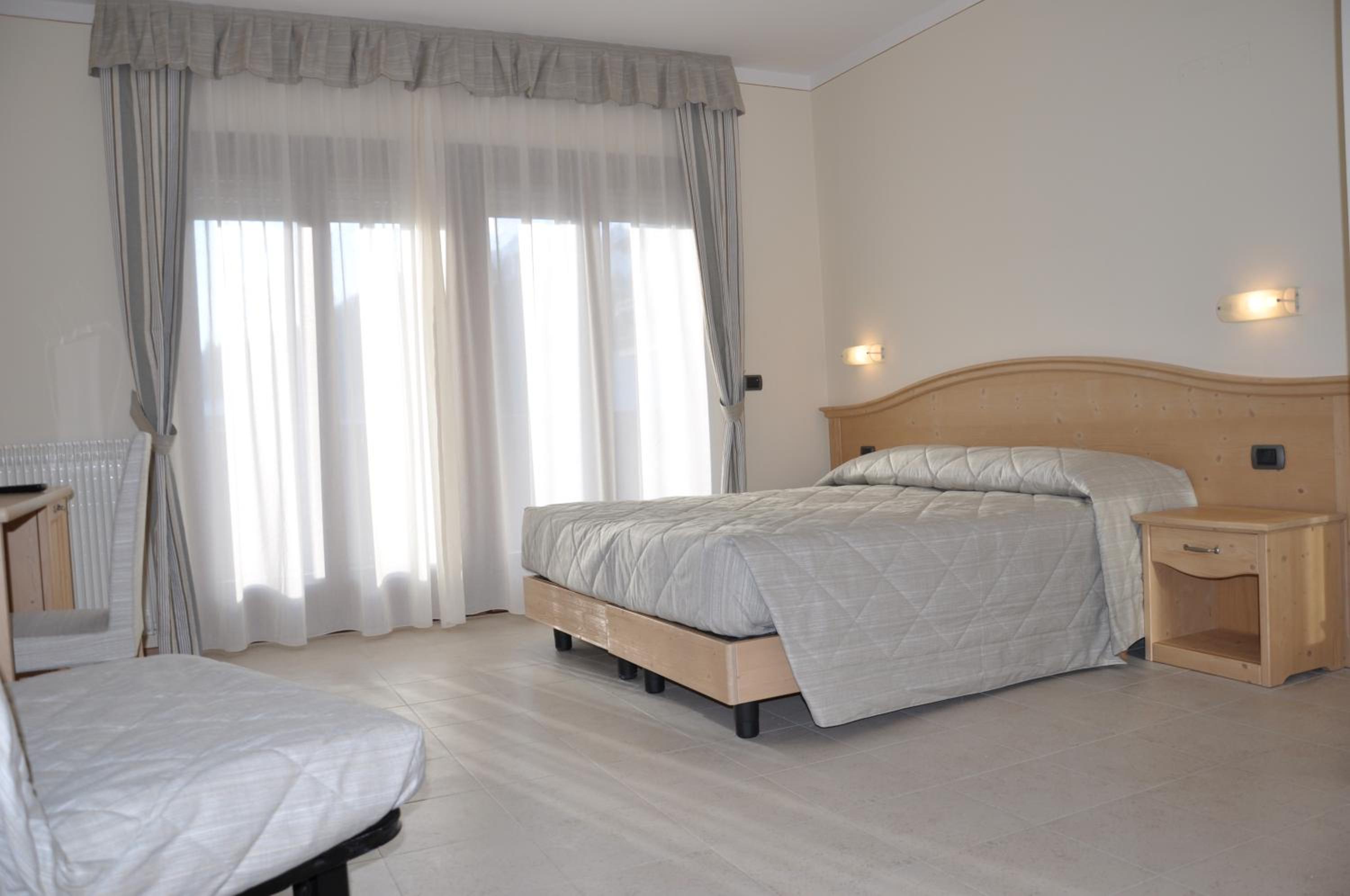 Double or Twin Room photo 2