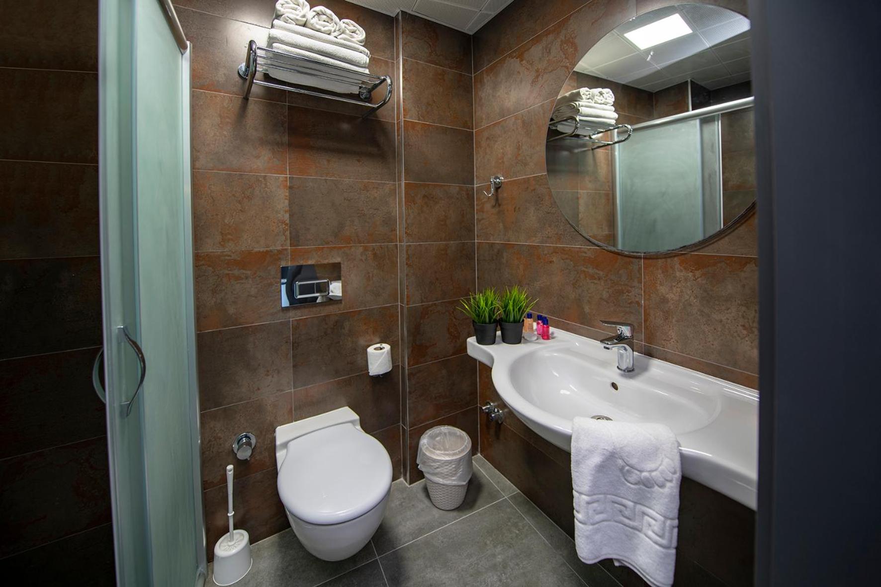 Double Room with Sea View thumbnail 6