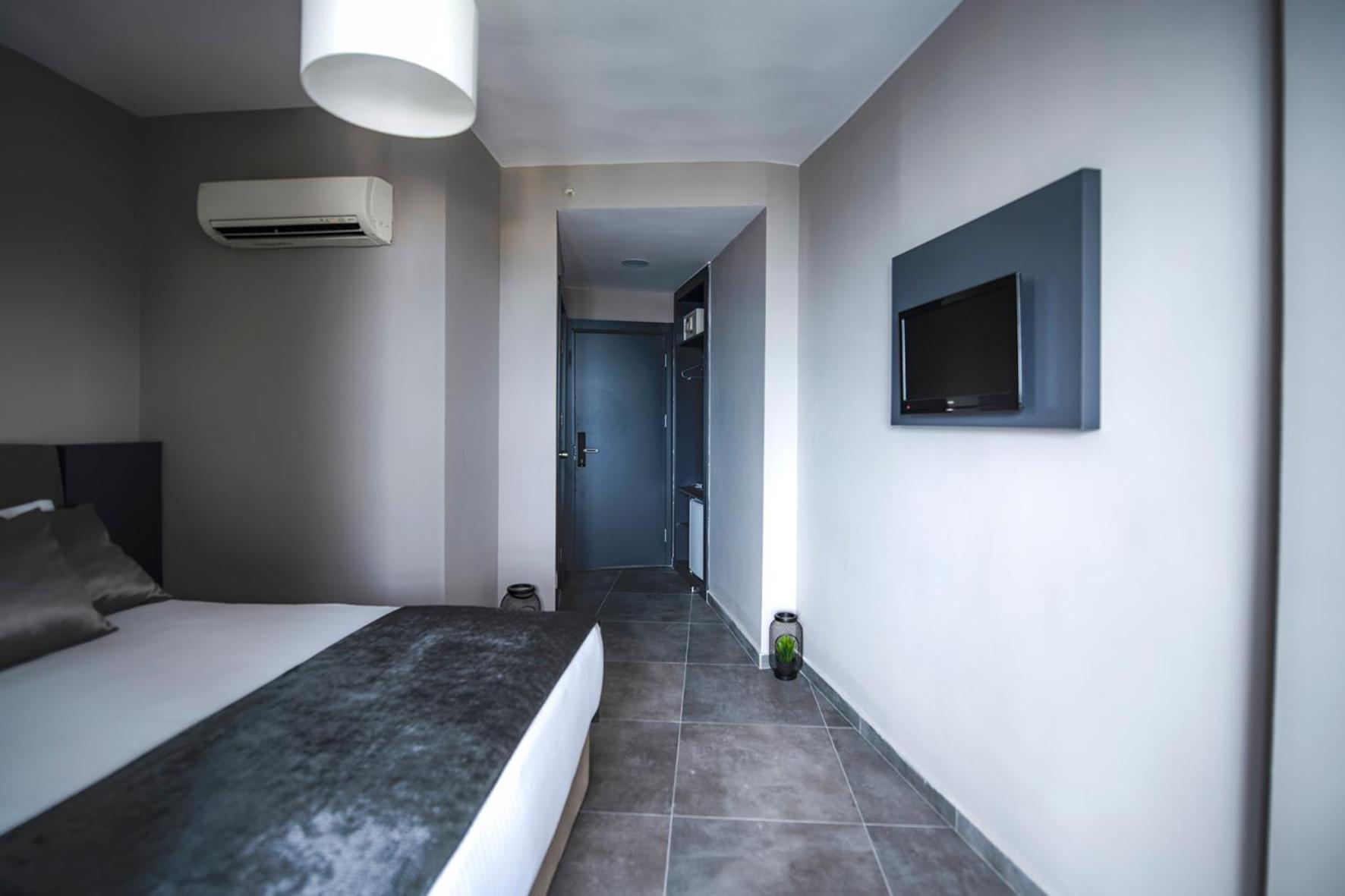 Double Room with Panoramic View thumbnail 5