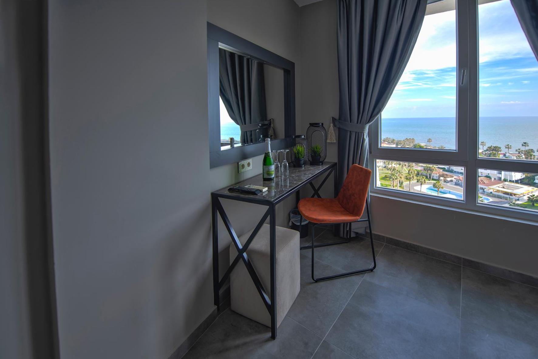 Double Room with Panoramic View thumbnail 6