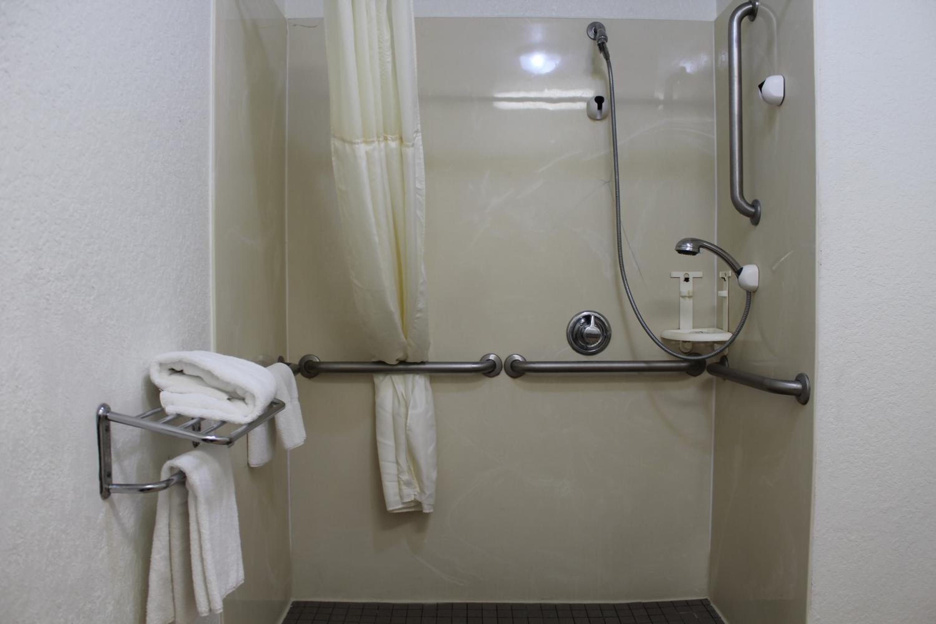 King Room with Shower - Disability Access/Non-Smoking - Interior Hall - Photo 2
