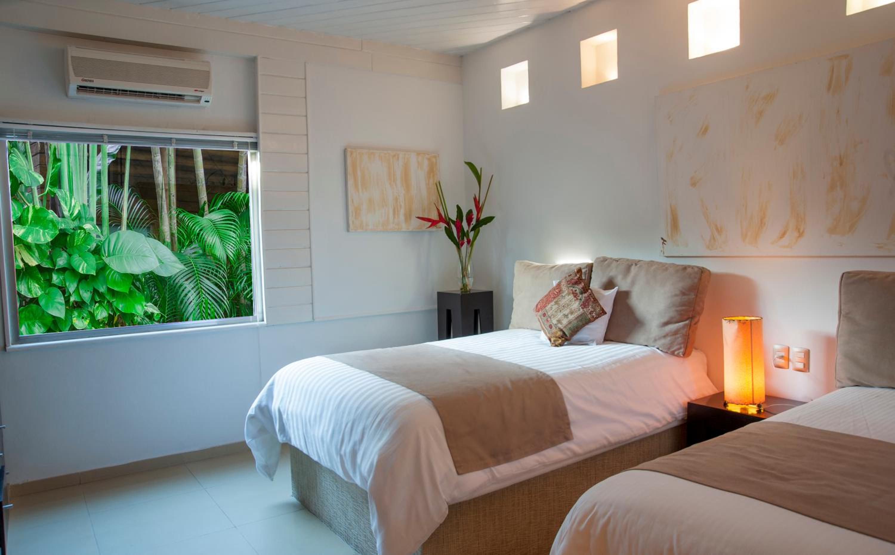 Two Double Beds Room - Photo 2