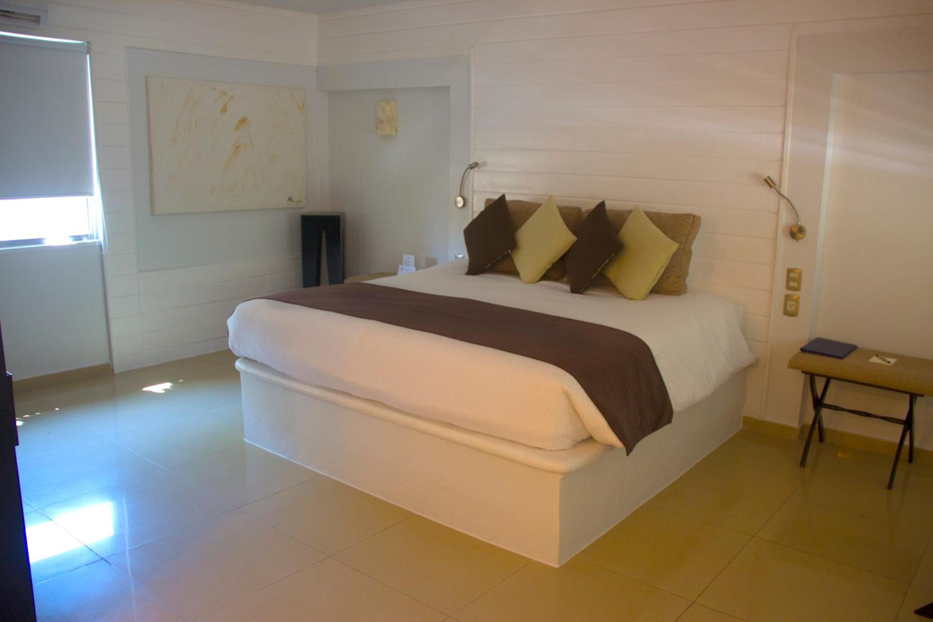  King Size Bed Buffet Breakfast, Spa Access and Daily Massage for Couples - Photo 3