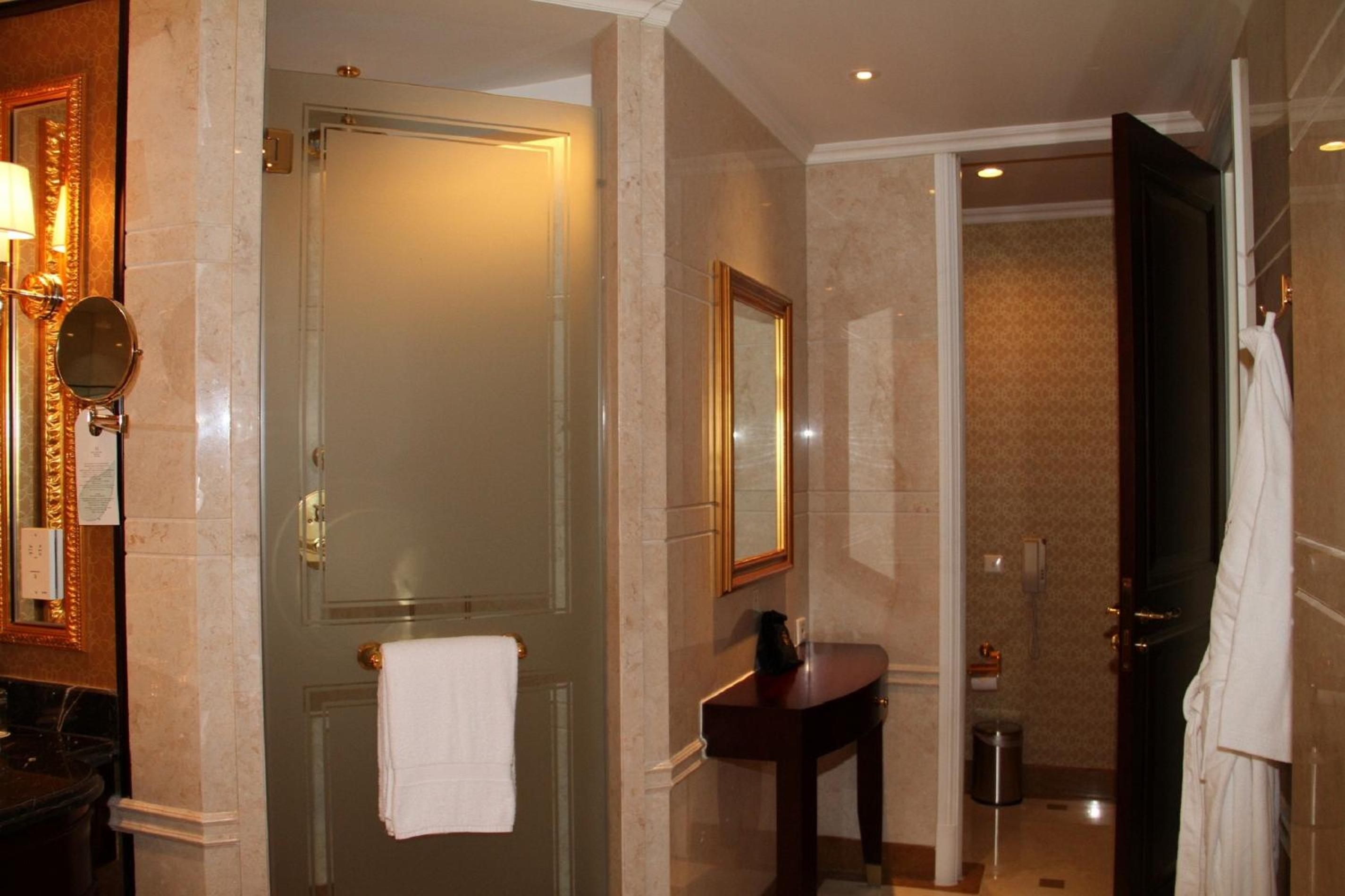 Executive Twin Room - Photo 3
