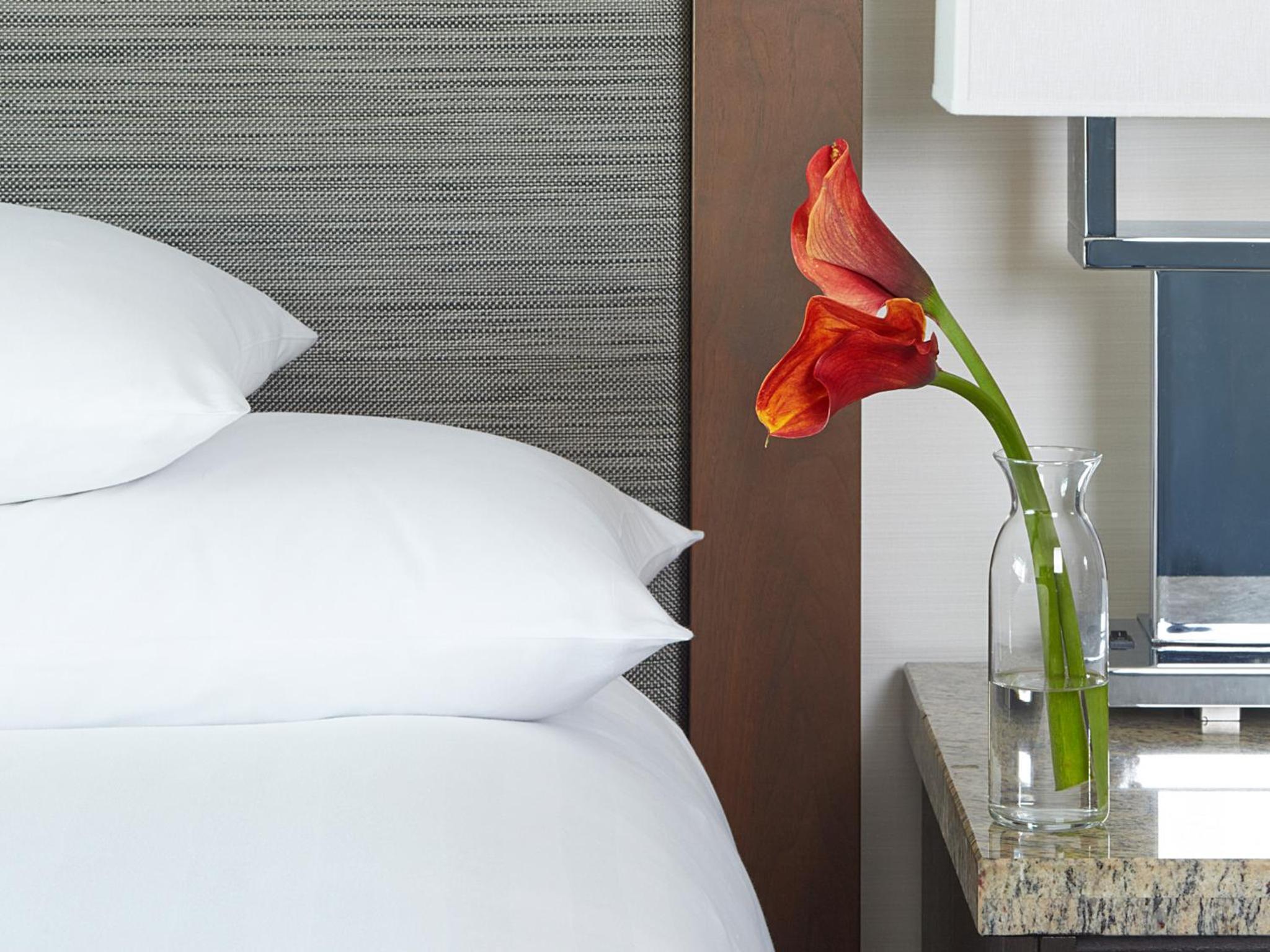 King Room with Accessible Shower - Disability Access - Photo 4