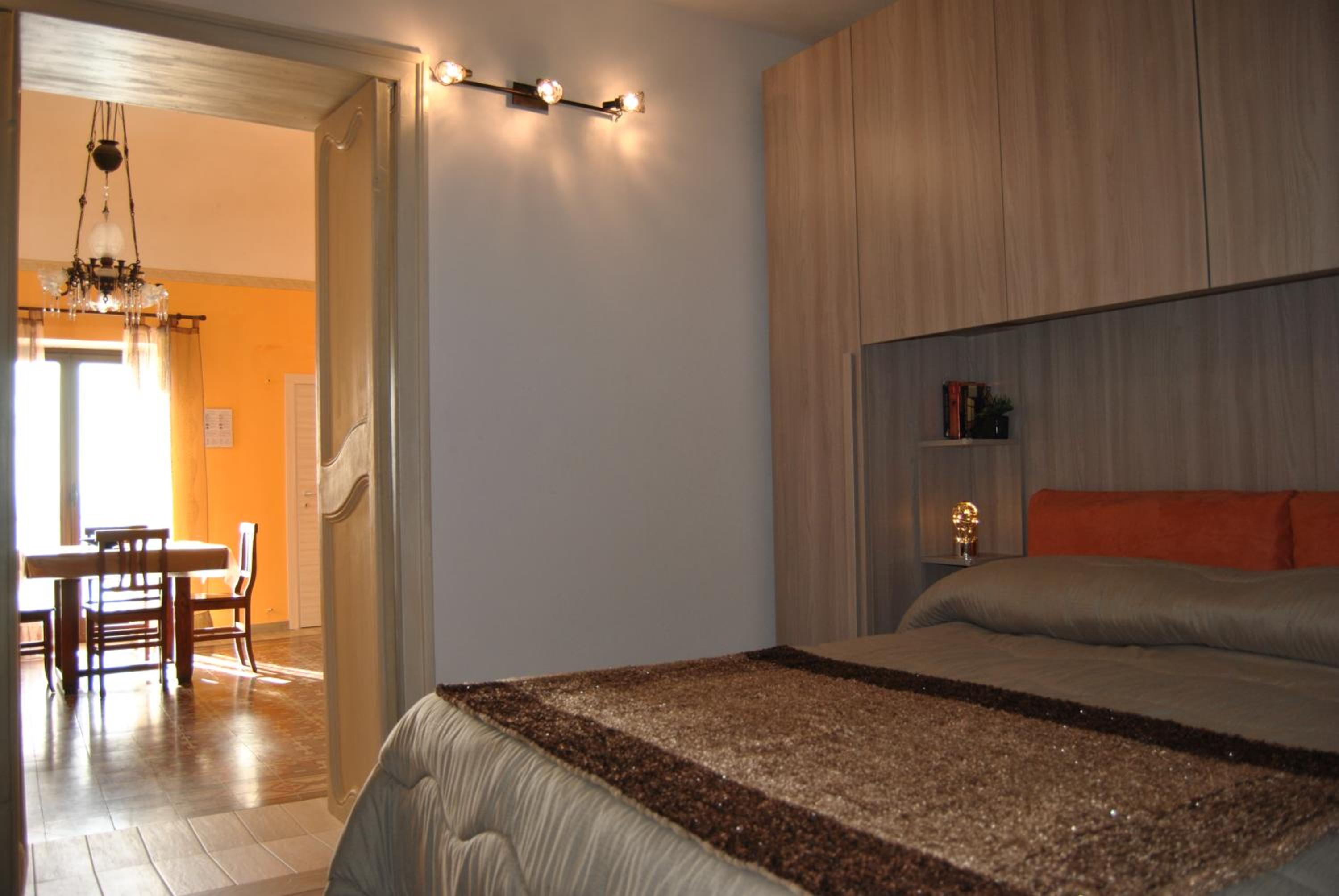 One-Bedroom Apartment with Balcony and Sea View - Photo 2