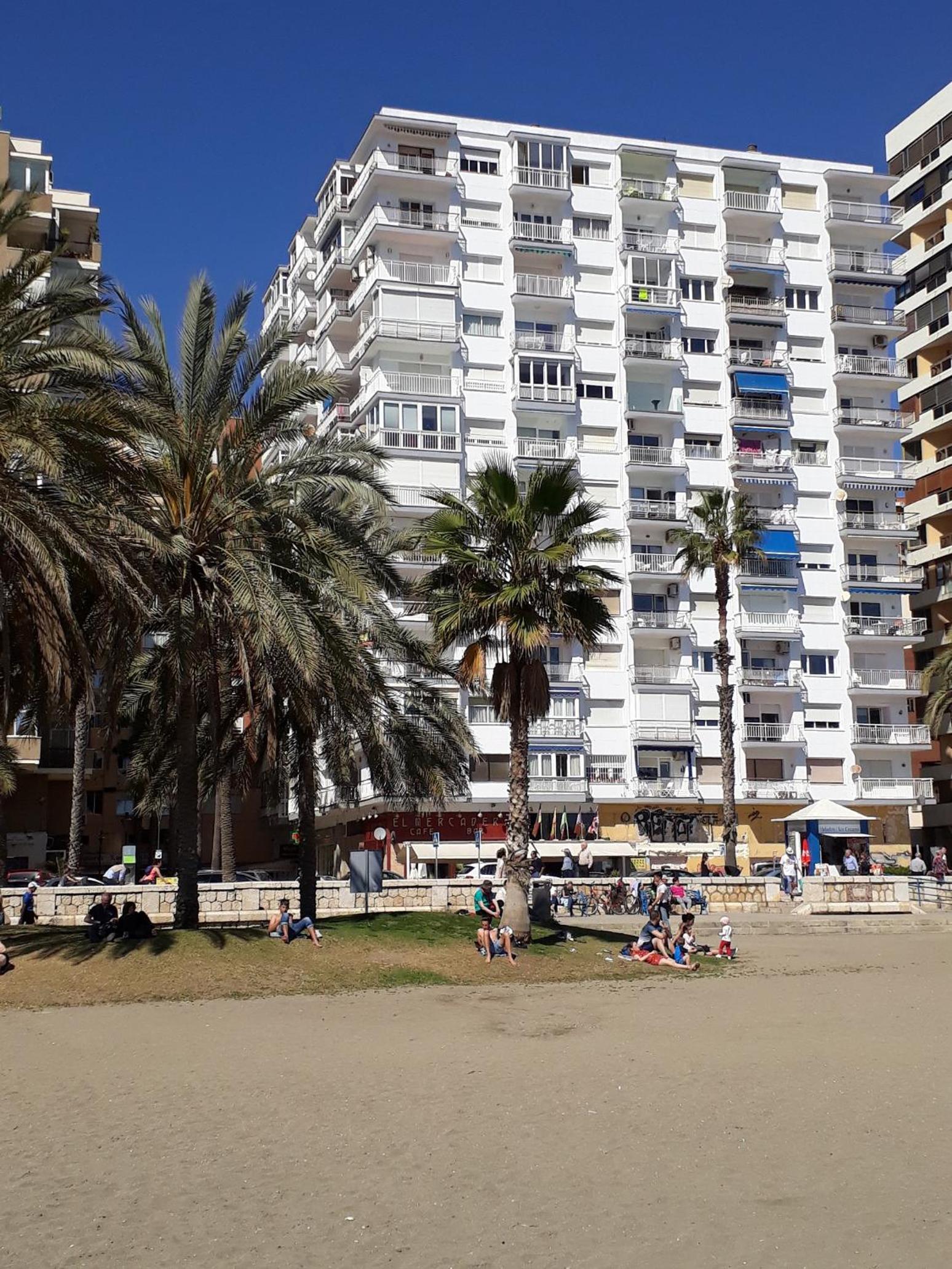 Estudio con vista al mar